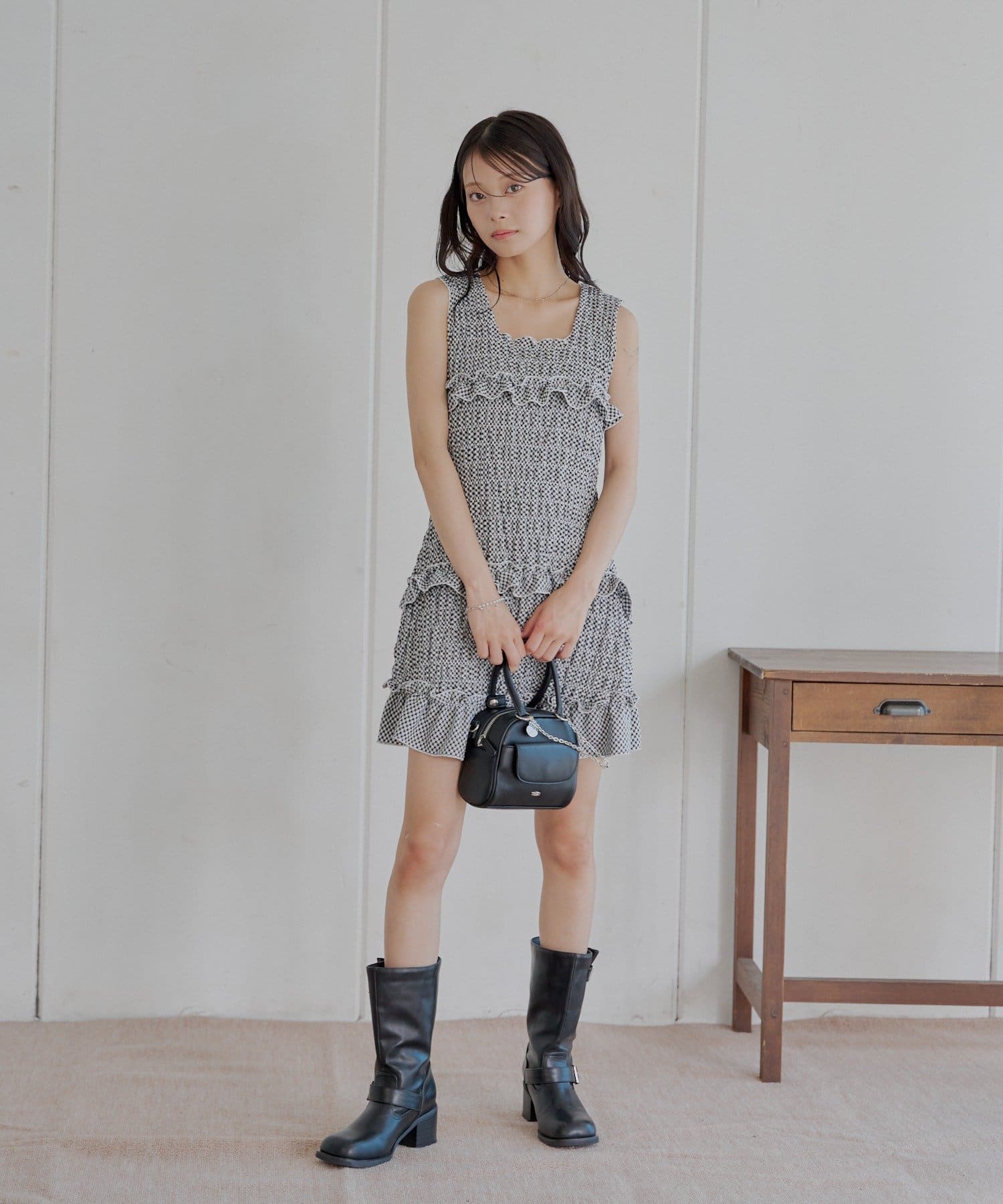 ［値下］cavezarosso ✖︎ chikaコラボ　シャーリングミニワンピース 希少】cavezarosso × chikaコラボ シャーリングミニワンピース