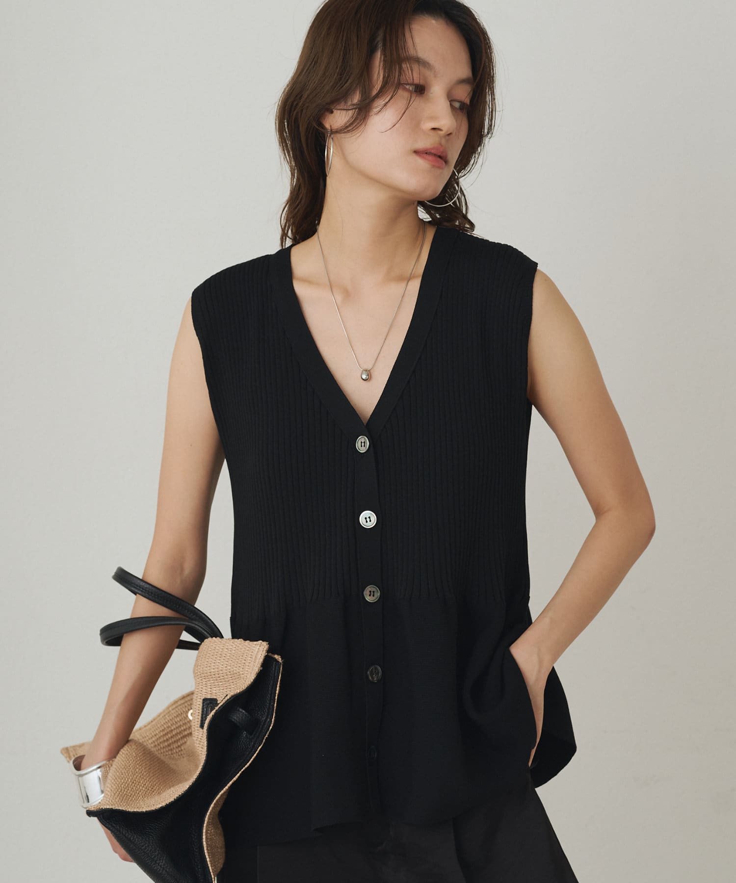 喜ばれる誕生日プレゼント ペプラムノースリニット LOUNGEDRESS(ラウンジドレス | トップス