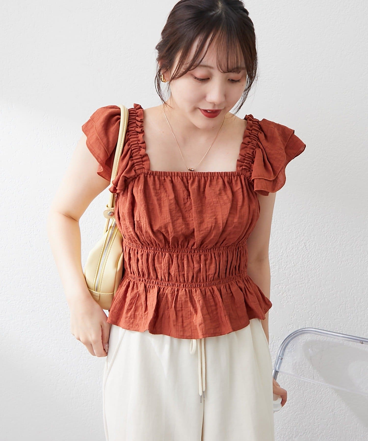 NICE CLAUP / OLIVE des OLIVE OUTLET(ナイスクラップ  / オリーブ デ オリーブ アウトレット) 【continuer】フリルシャーリングキャミ