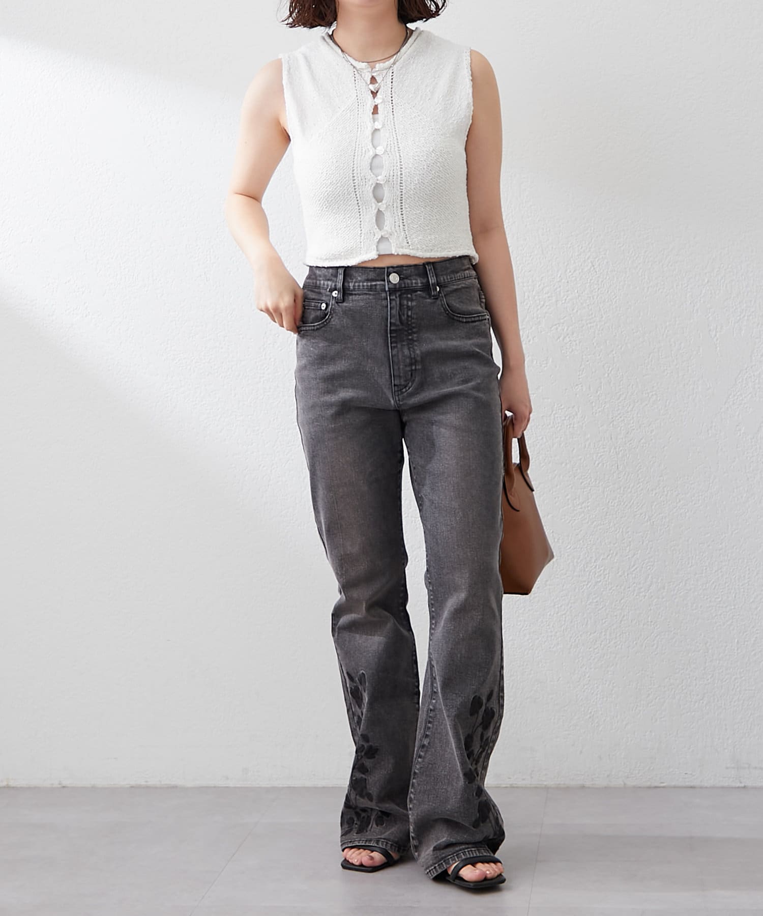 Remind me and forever(リマインドミーアンドフォーエバー) 【WEB先行予約】フラワー刺繍デニムフレアパンツ