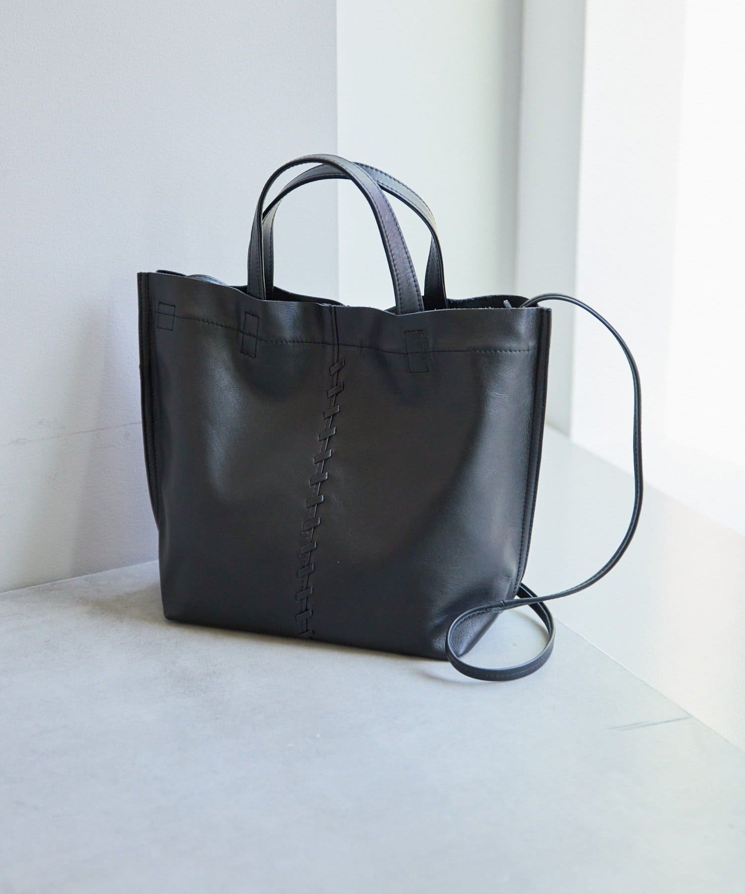 ear PAPILLONNER(イア パピヨネ) センターポイントトートバッグS《本革/軽量/2WAY》