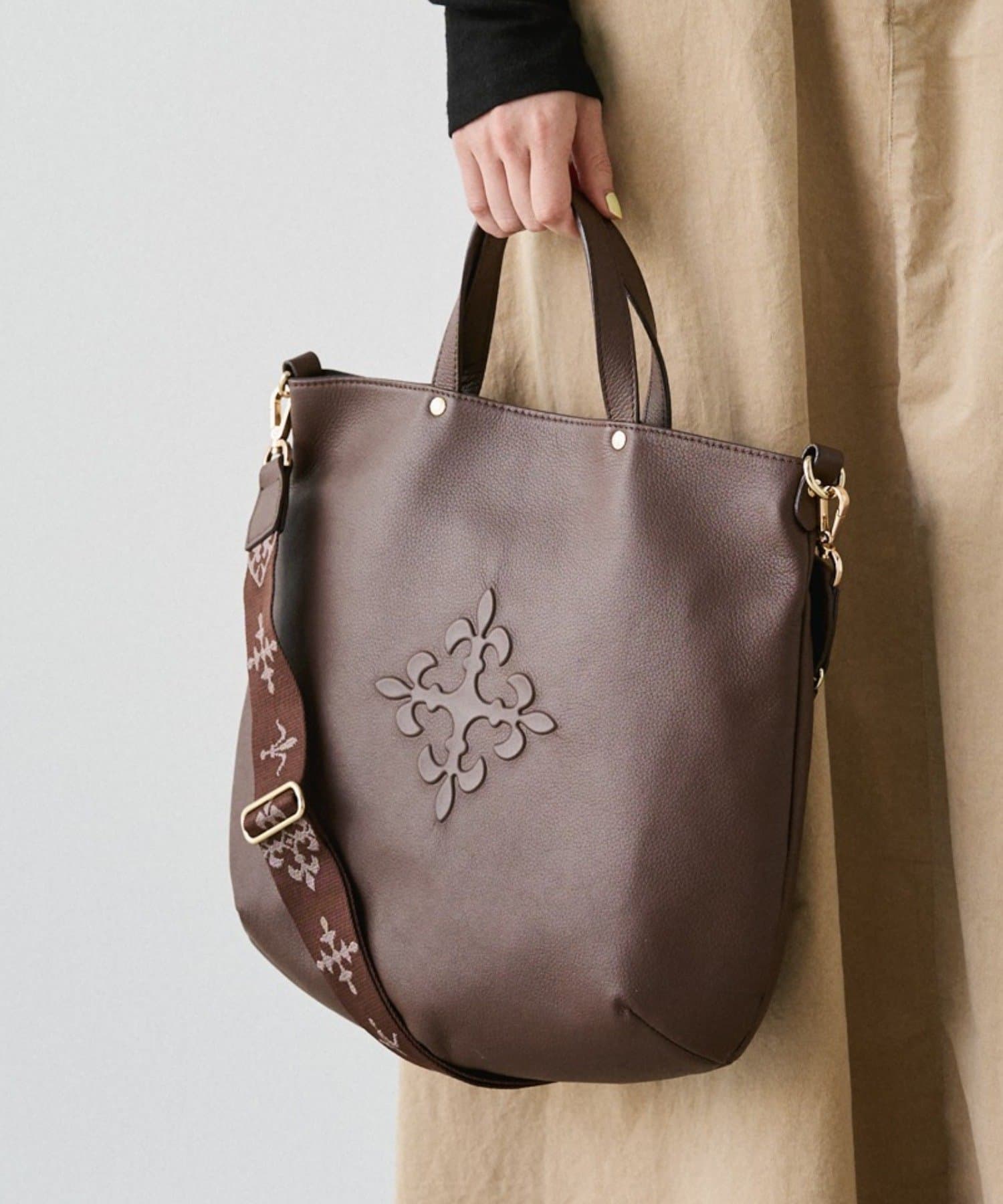 russet(ラシット) エンボスモノグラム 2WAYトートバッグ