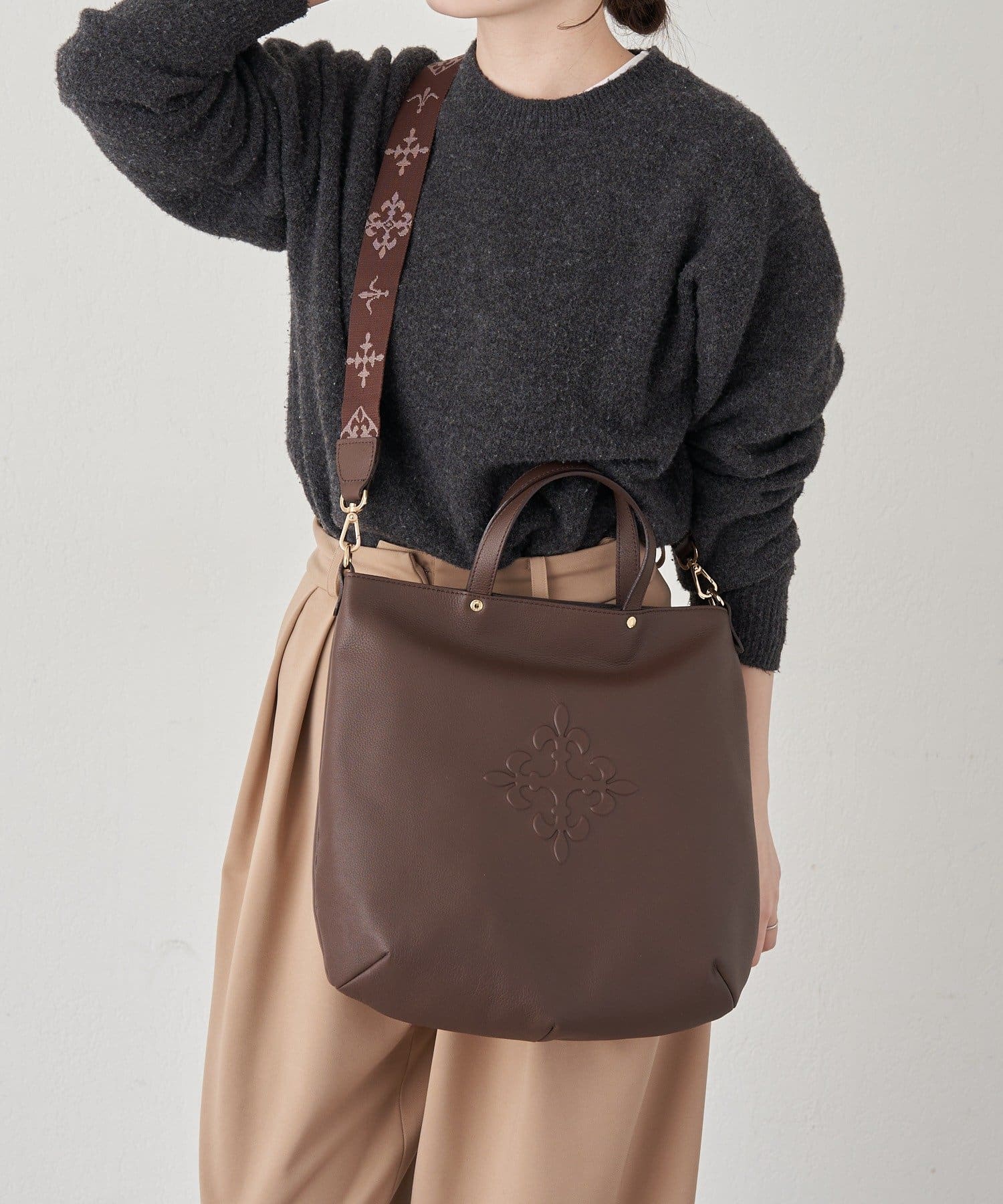 russet(ラシット) エンボスモノグラム 2WAYトートバッグ