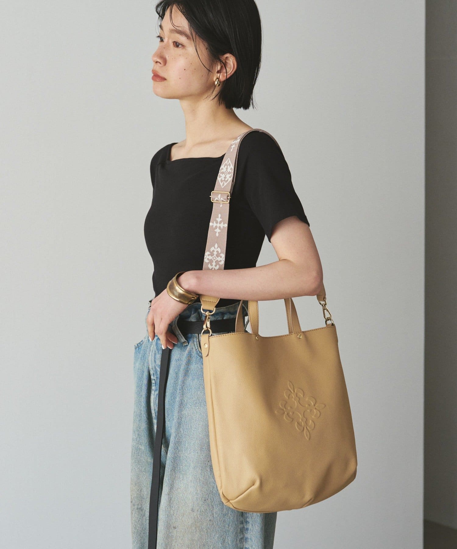russet(ラシット) スリム2WAYトートバッグ <エンボスモノグラム>
