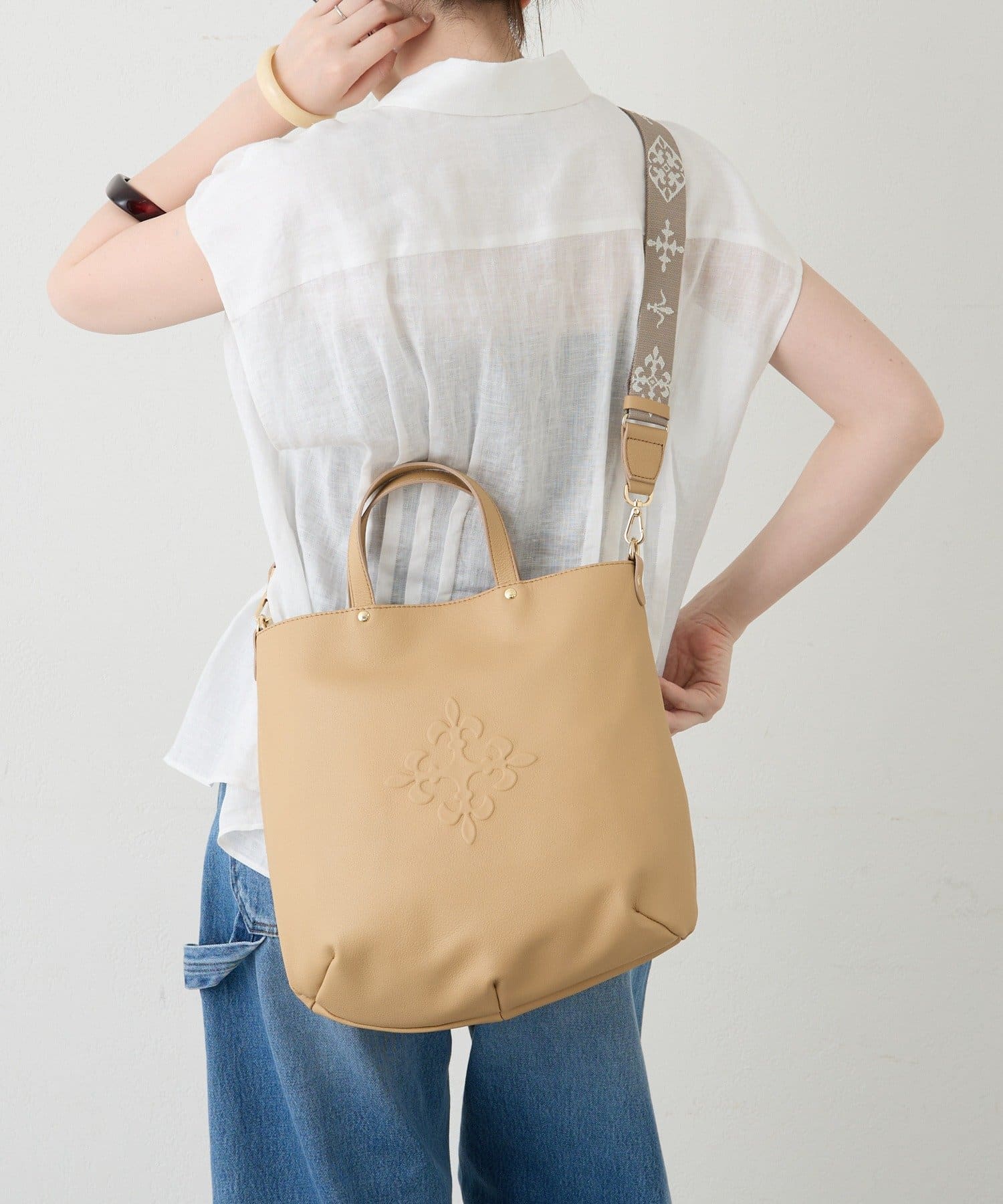russet(ラシット) スリム2WAYトートバッグ <エンボスモノグラム>