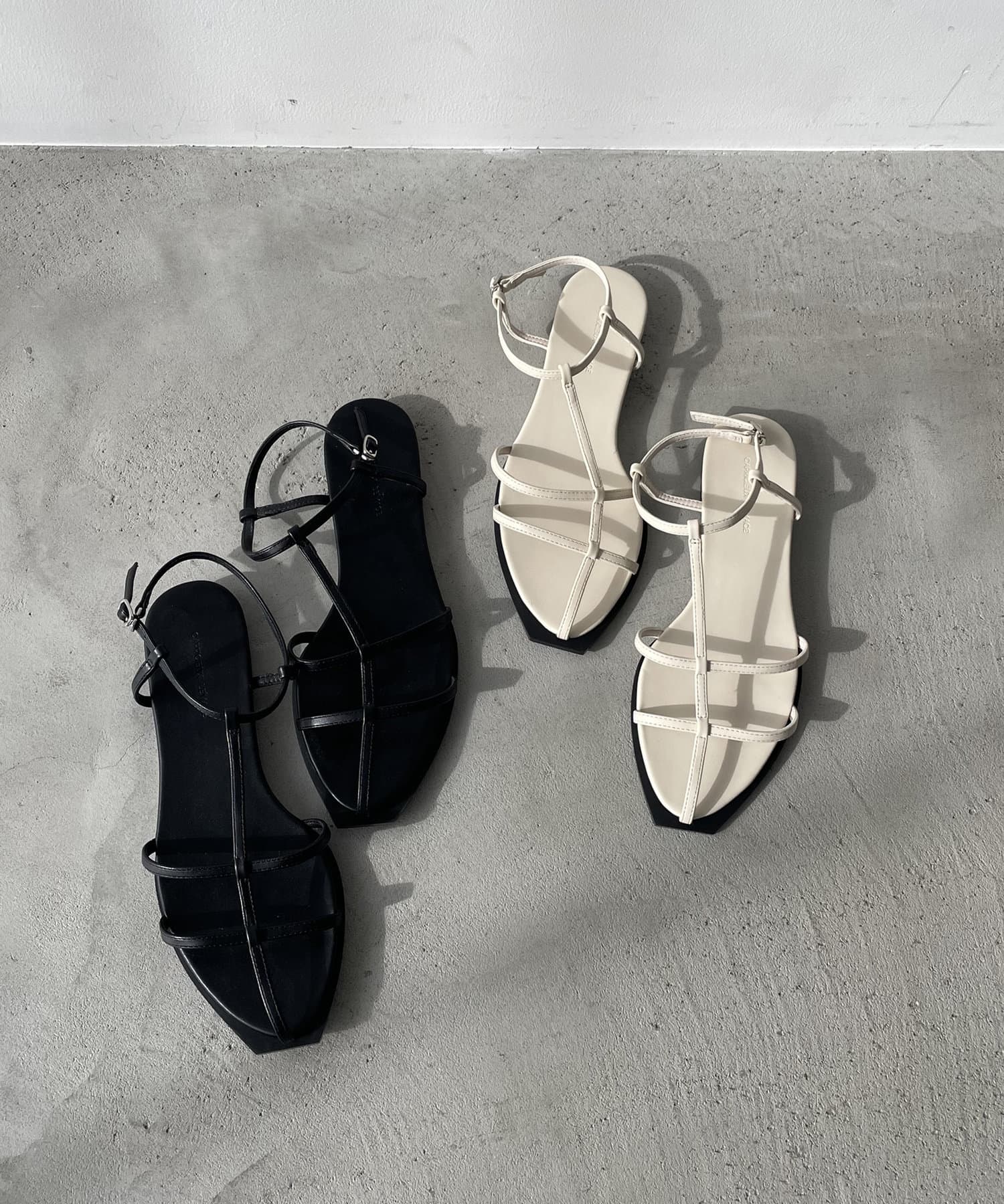 CAPRICIEUX LE'MAGE】Tストラップフラットサンダル | OUTLET
