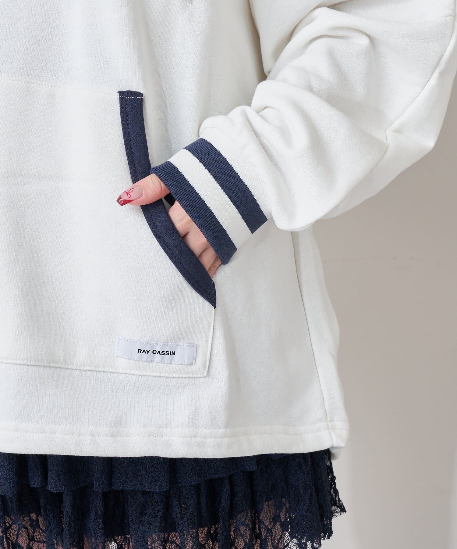 OUTLET(アウトレット) 【RAY CASSIN】Vラインロゴルーズスウェット