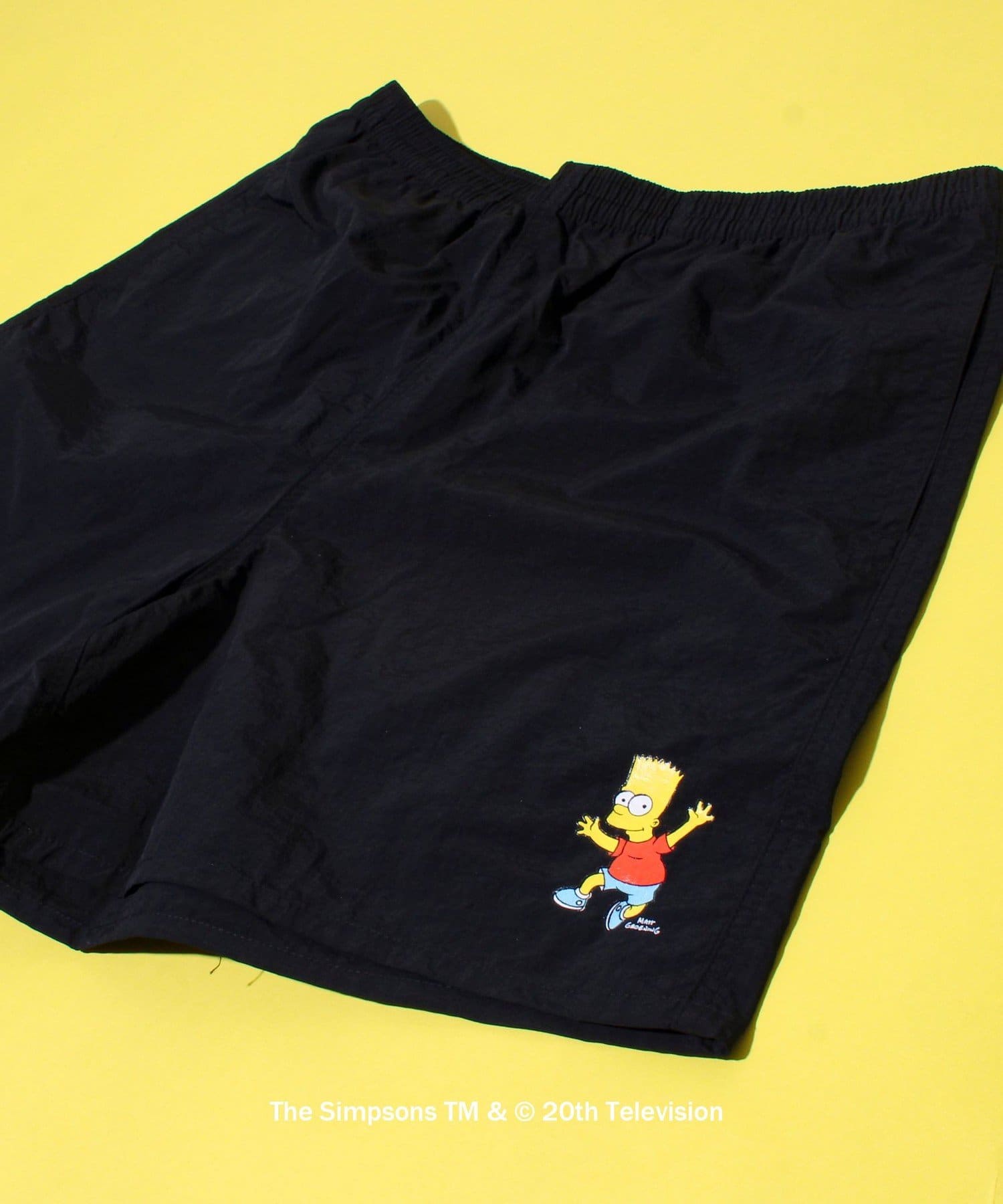 『シンプソンズ/The Simpsons』『ミッキー』『フィリックス・ザ・キャット/Felix the Cat』デザインのプリント入りショートパンツワンポイント入りのナイロンショートパンツ。内側ドロー