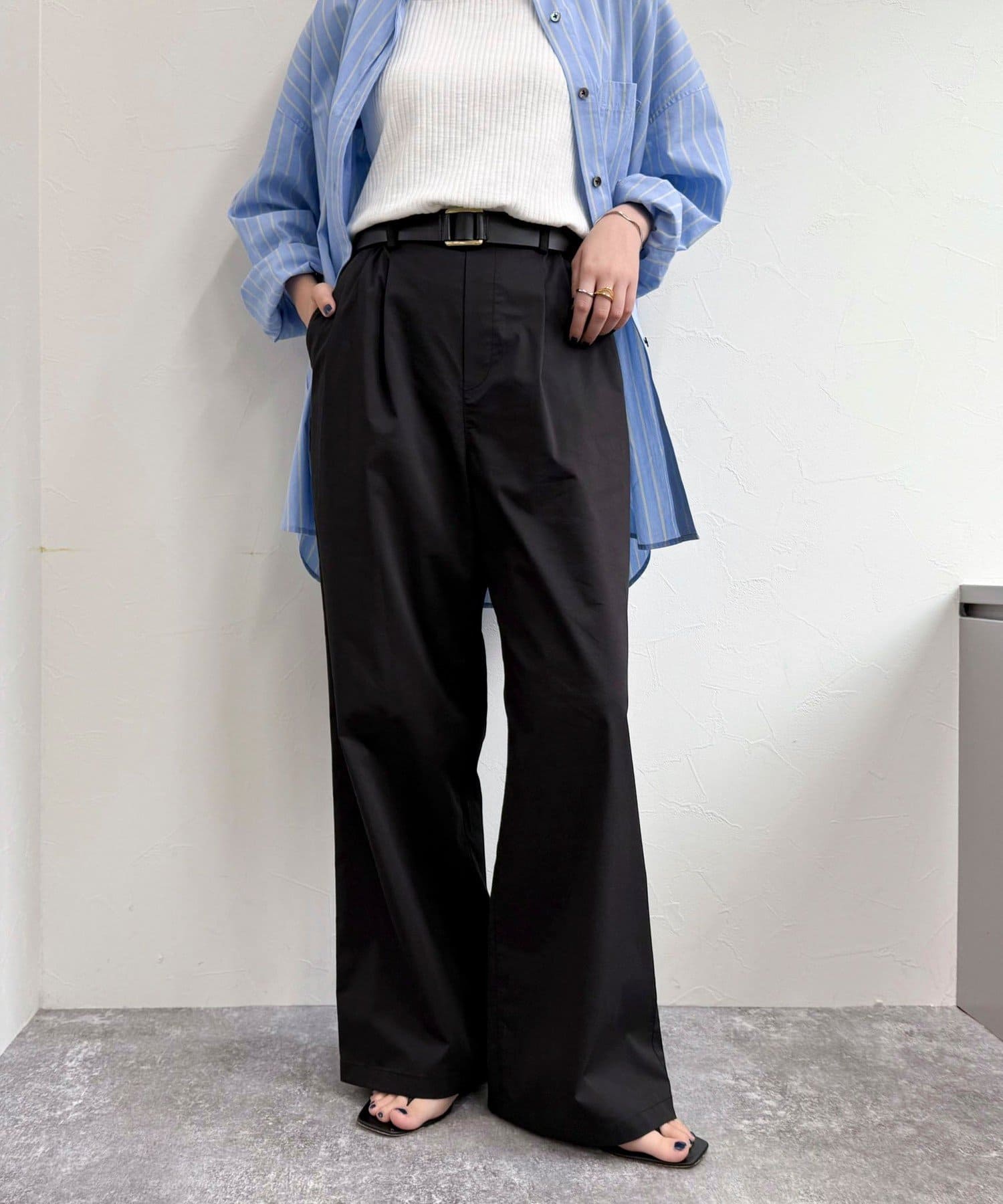 ◇fredy emue◇【2025 SS】キレイ見えするタイプライターパンツ●point・程よくボリュームのあるシルエットが魅力なタイプライターパンツです・適度なハリがありつつ軽やかな素材感が魅力・ワ