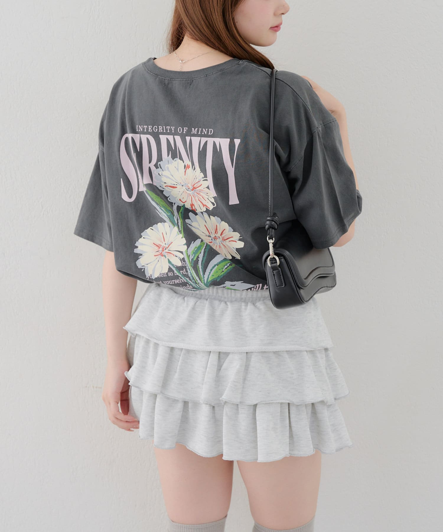 【2025SS ANOTHER BRANCH OLIVE des OLIVE】■ デザイ ン・ピグメント加工が雰囲気ありなBIGシルエットのTシャツ。・ニュアンスカラーで幅広いコーデに着回ししやすい１