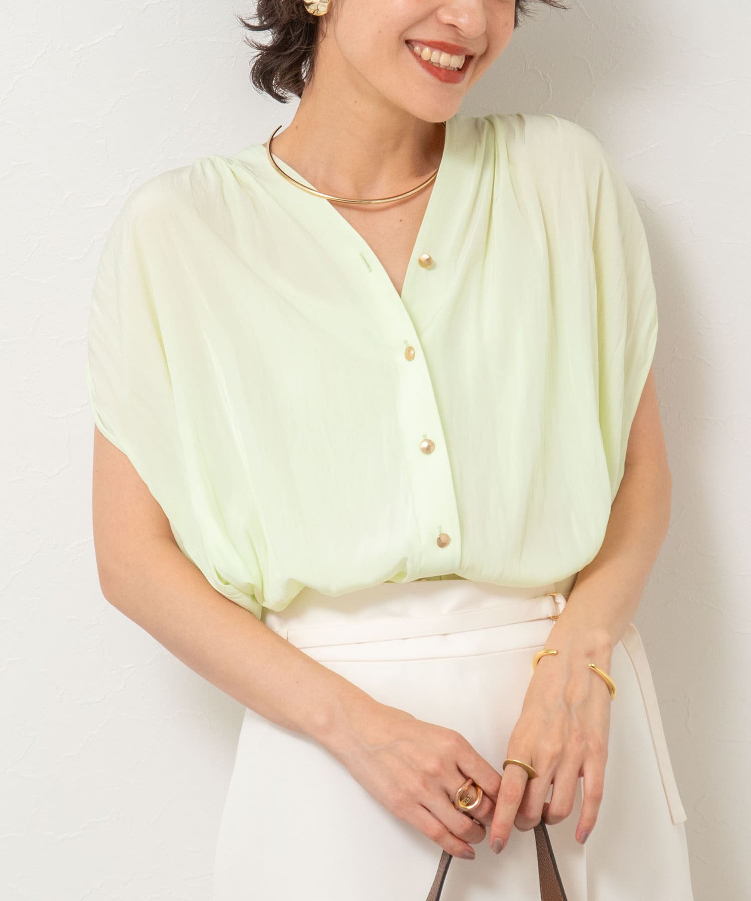 ◇25SS◇NOLLEY'S◆Point・定番人気の割繊素材を使用したブラウス・程よい落ち感があり、たっぷりとギャザーをとったデザインが特徴・程よく腕まで覆うデザインで、二の腕周りをカバー・