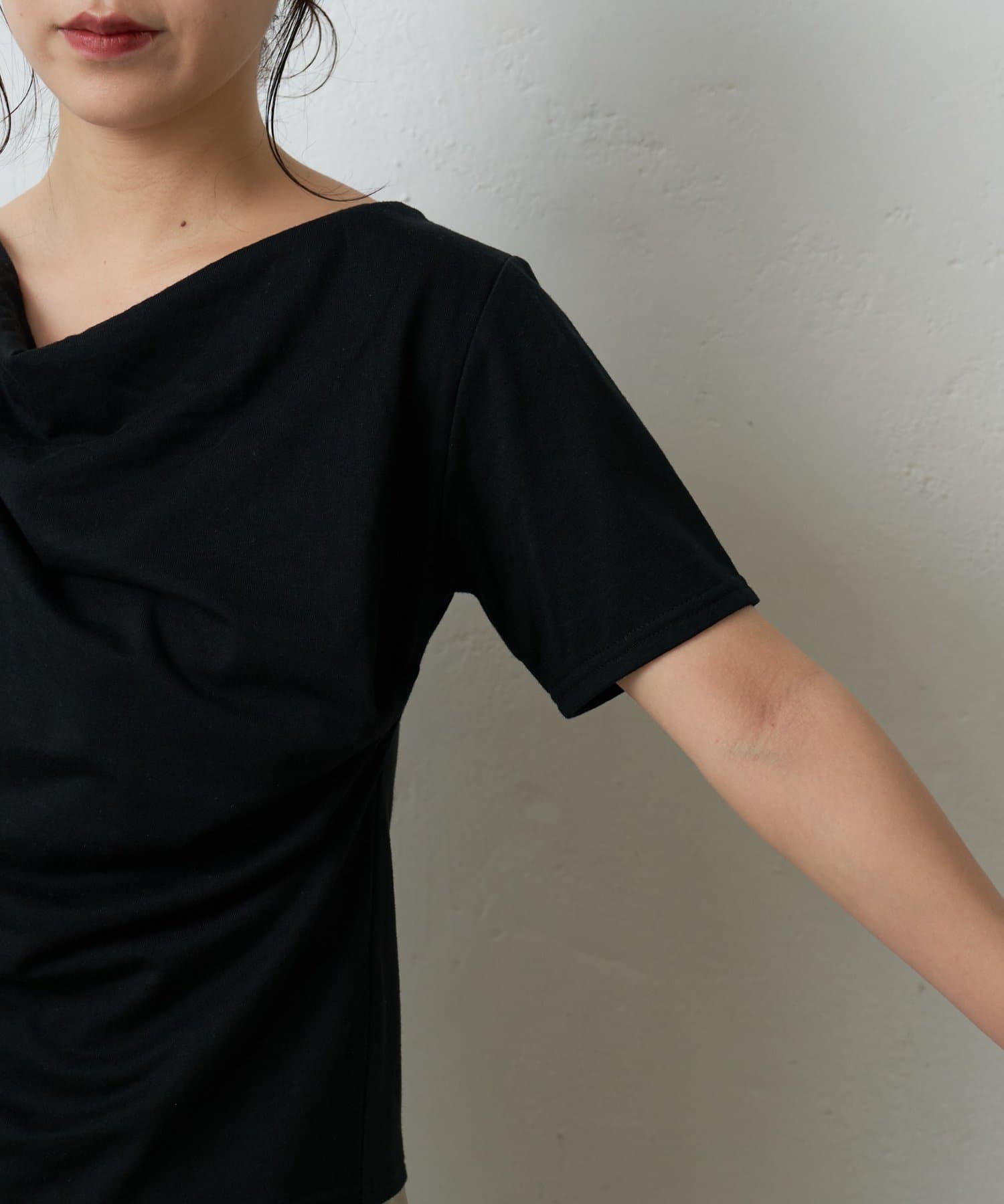 COLONY 2139(コロニー トゥーワンスリーナイン) 2wayショルダードレープTシャツ
