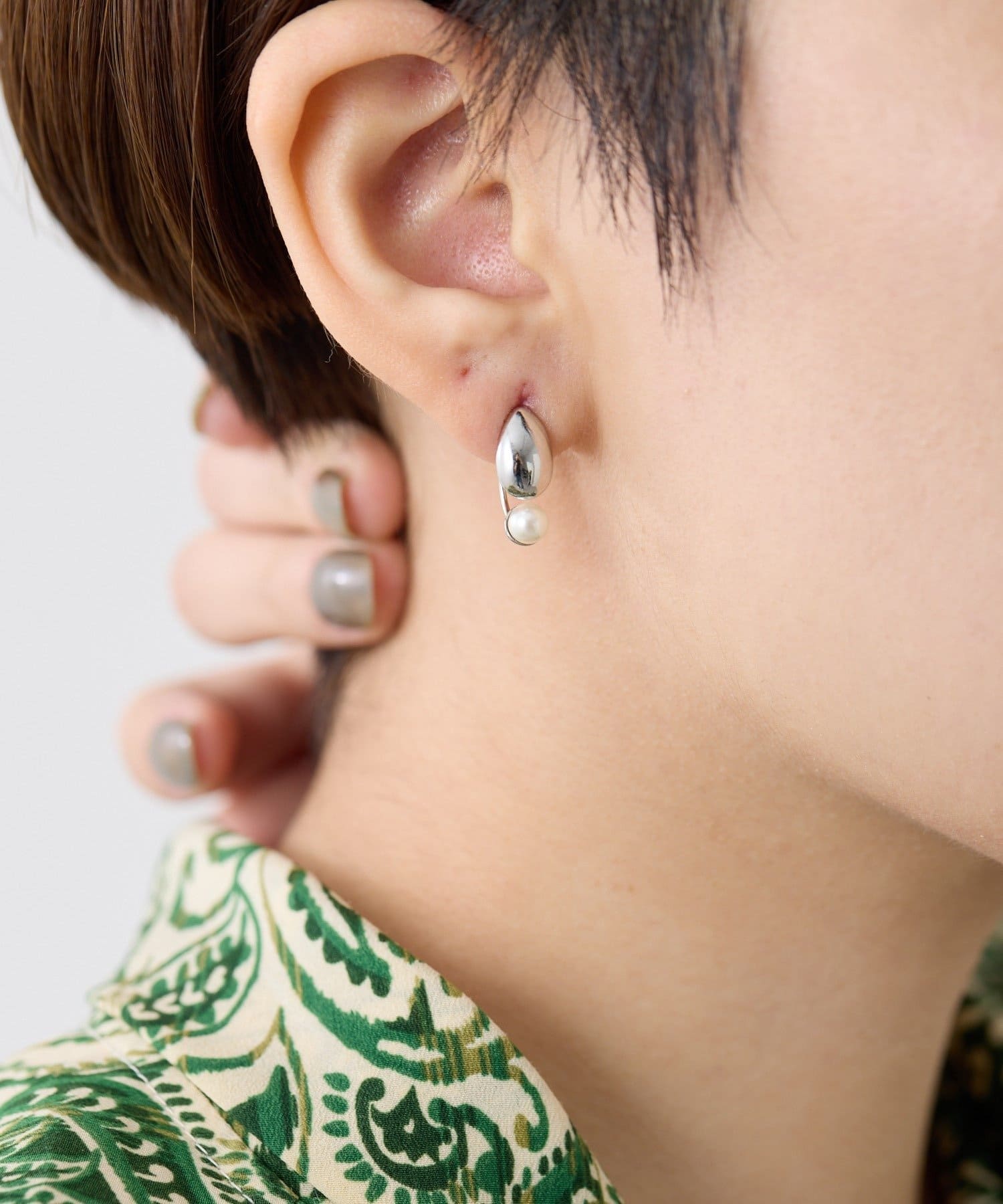 ear PAPILLONNER(イア パピヨネ) キャッチパール雫ピアス