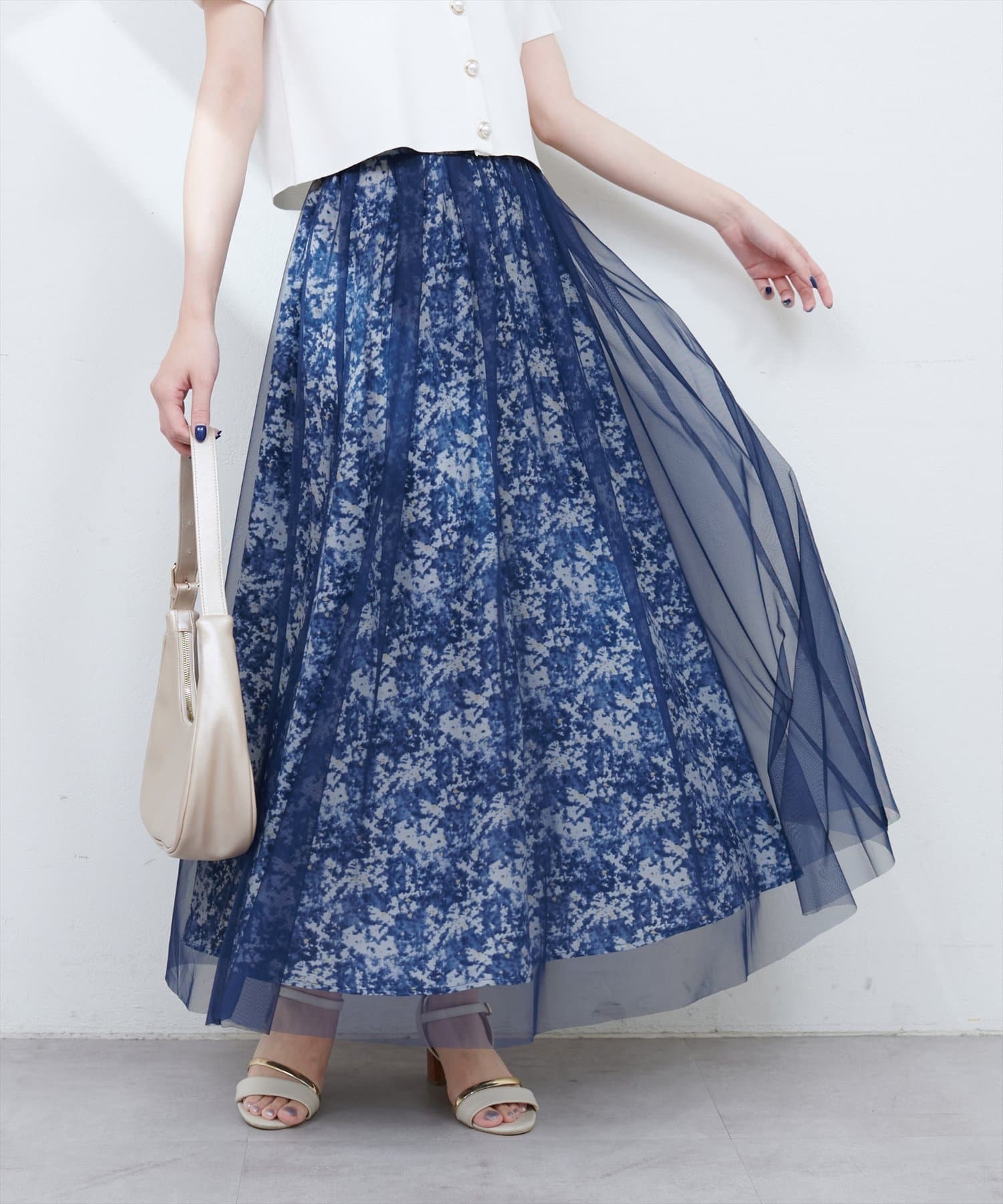 【2025SS natural couture】チュールレイヤードフレアスカート■Design繊細なフラワープリントが、春の訪れを感じさせるプリーツスカート。軽やかな素材を使用しているため、歩くたびに