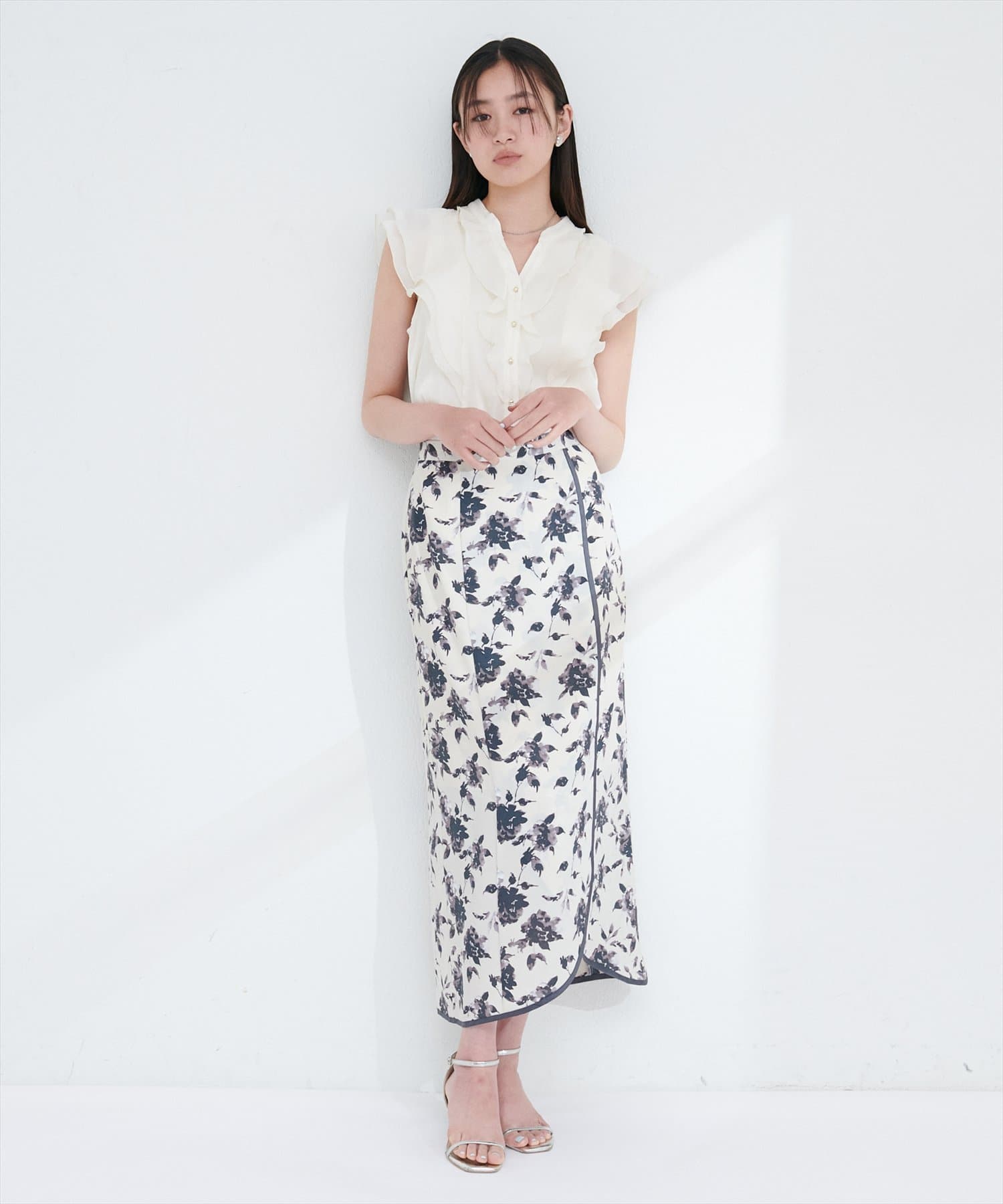 【2025SS natural couture】パイピングチューリップヘムスカート■Design歩くたびに優雅な揺れを生み出す、大人のためのチューリップヘムスカート。裾がチューリップの花びらのように重
