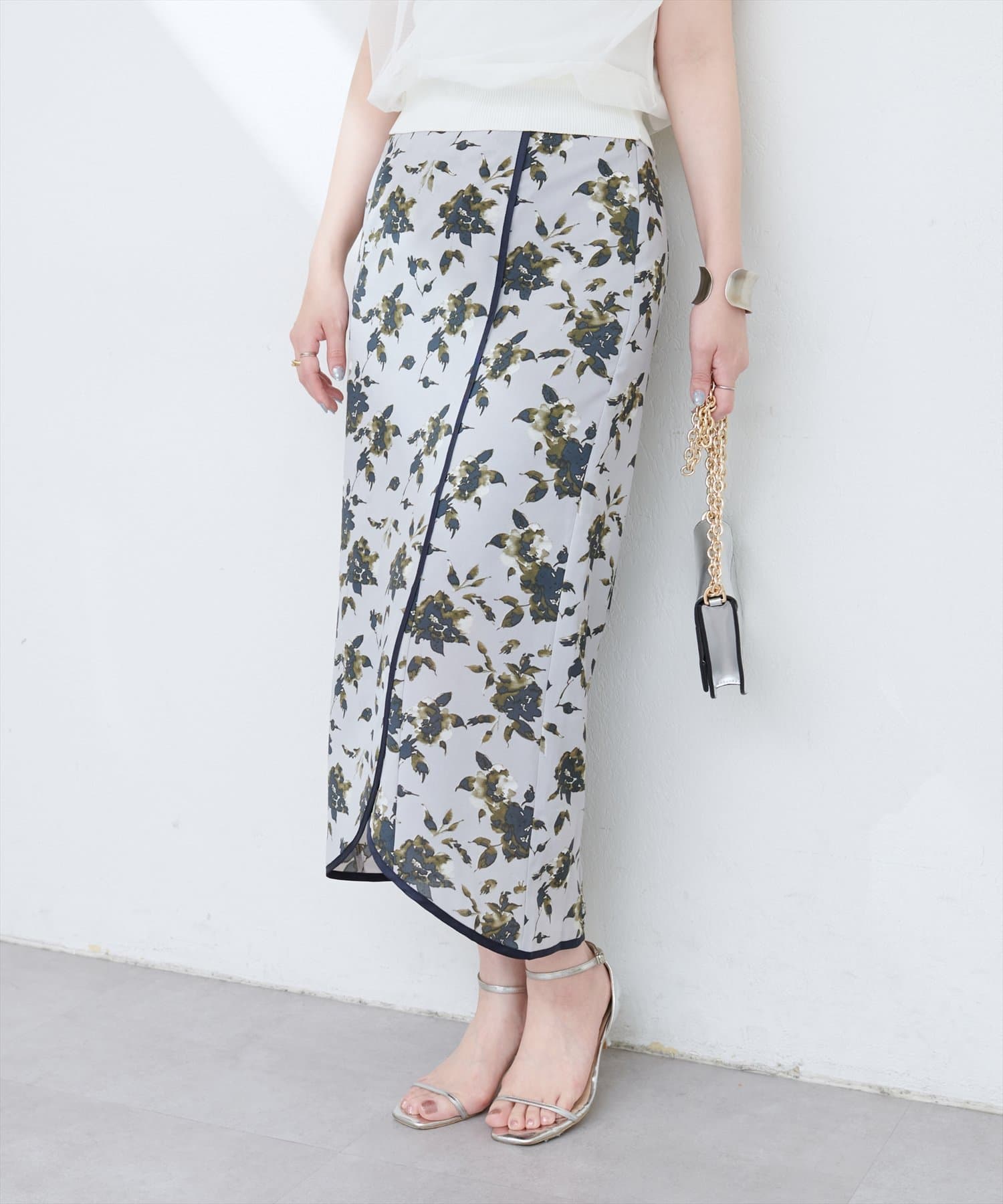 【2025SS natural couture】パイピングチューリップヘムスカート■Design歩くたびに優雅な揺れを生み出す、大人のためのチューリップヘムスカート。裾がチューリップの花びらのように重
