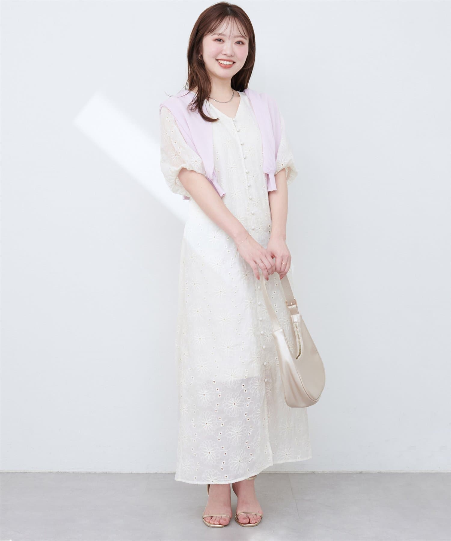 natural couture(ナチュラルクチュール) 【WEB限定】お花刺繍フロント釦Vネックワンピース