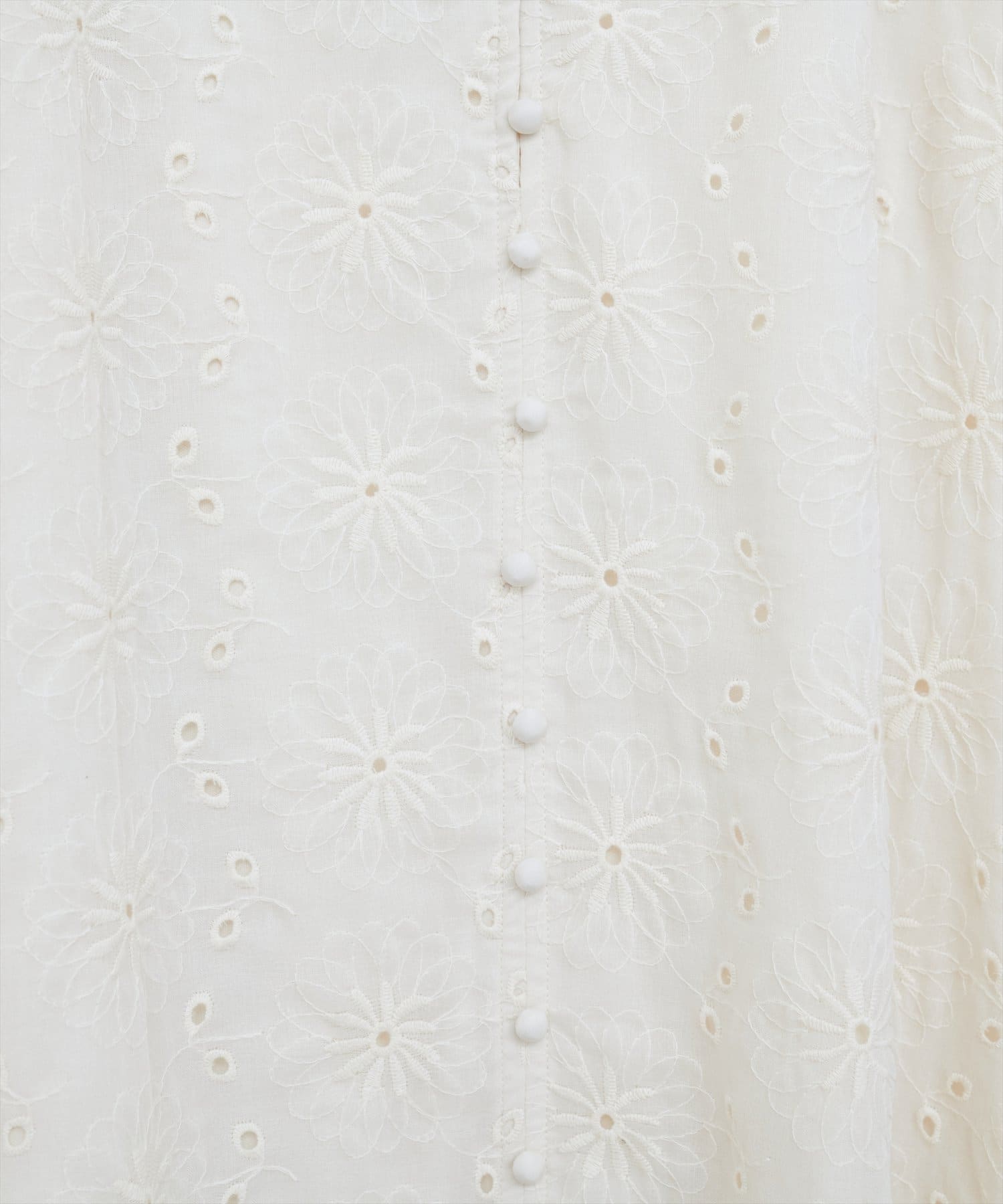 natural couture(ナチュラルクチュール) 【WEB限定】お花刺繍フロント釦Vネックワンピース