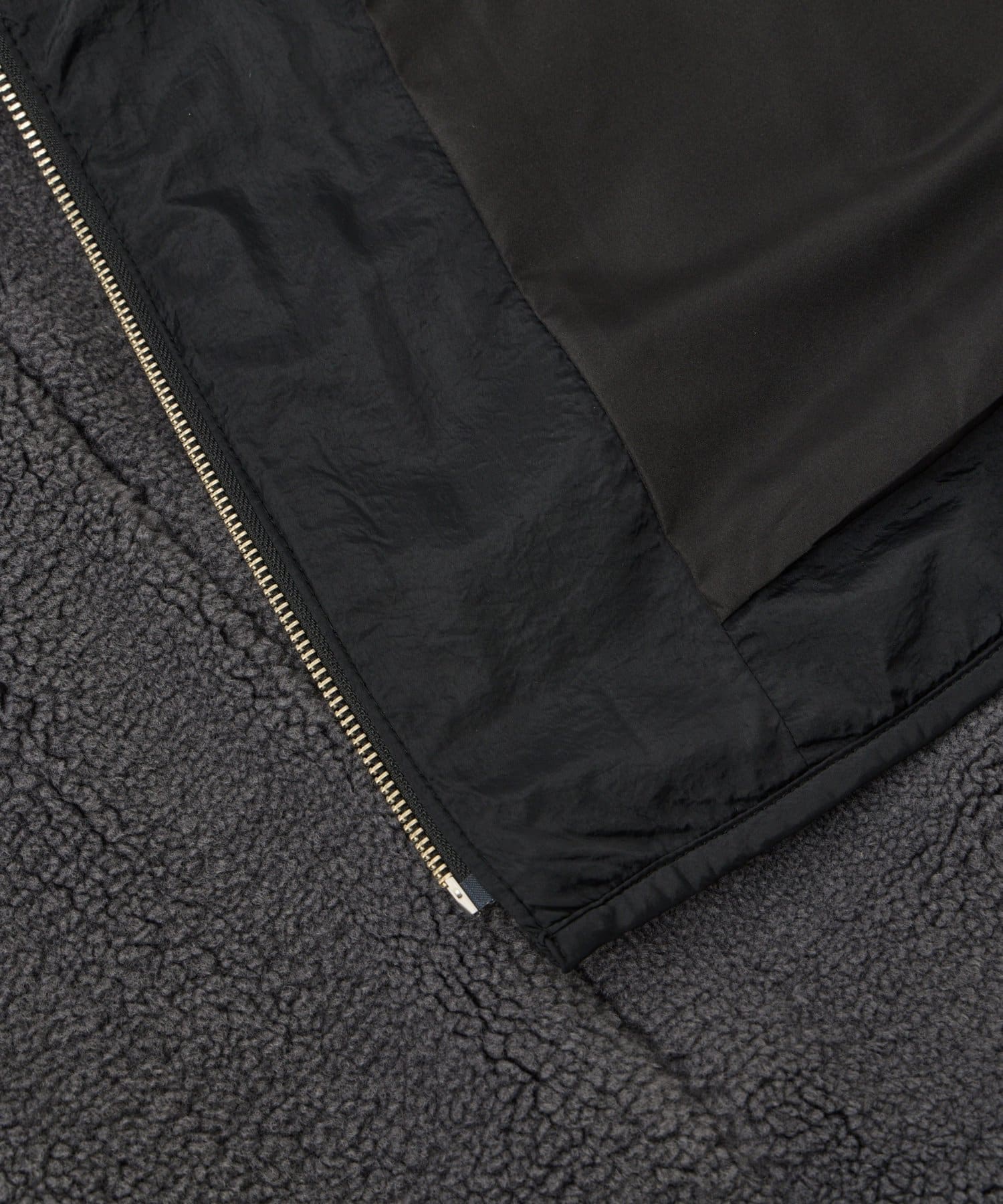 un dix cors(アンディコール) 《ラフな抜け感を演出》配色フードボアコート