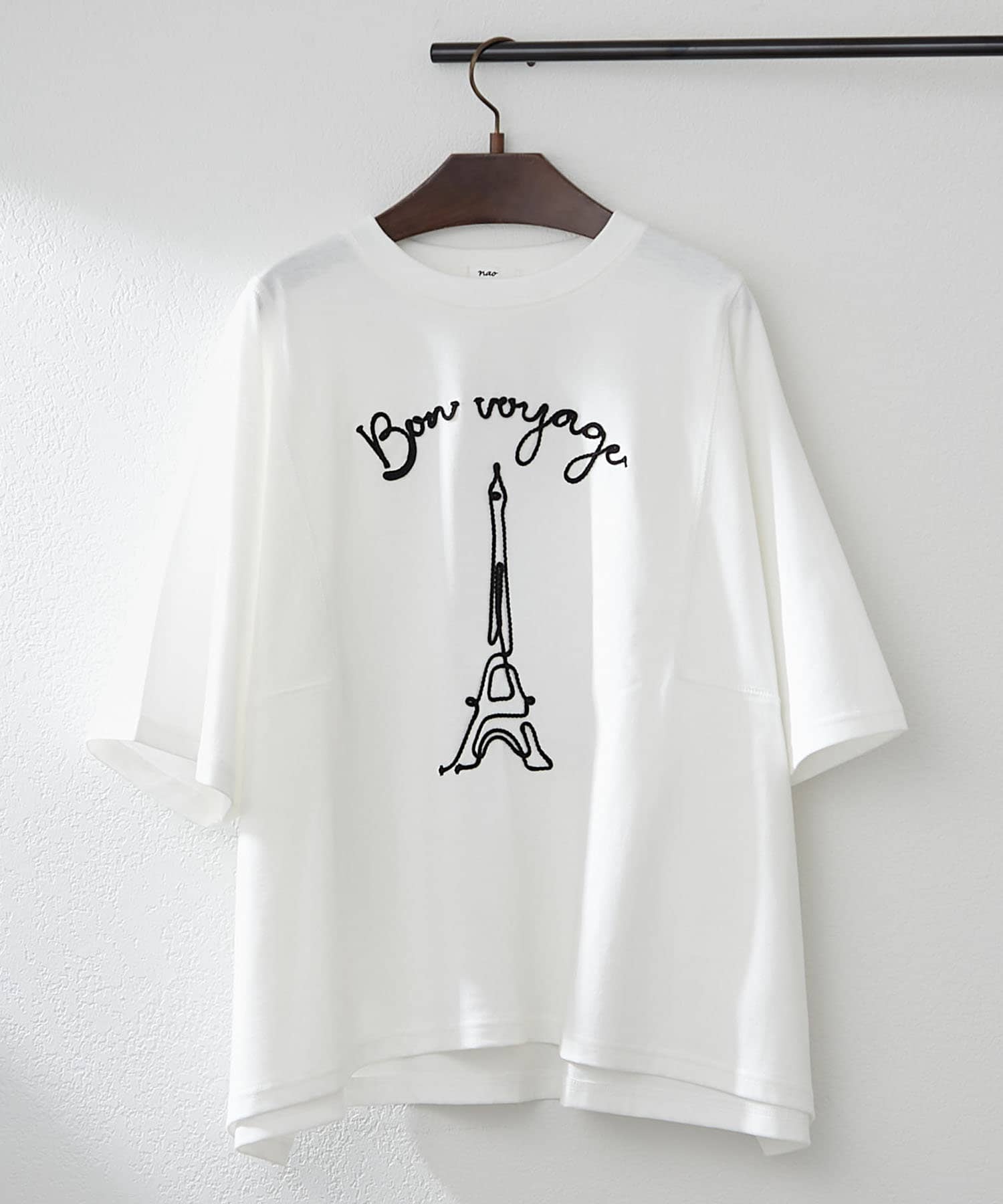 【2025SS NAO】■ デザイン・コード刺繍がお洒落なTシャツ・ゆったりとしたサイズ感がずっと着ていたくなる着心地の一枚・着まわしやすさ抜群なので一枚は手に入れておきたいアイテム■スタイリング・リ