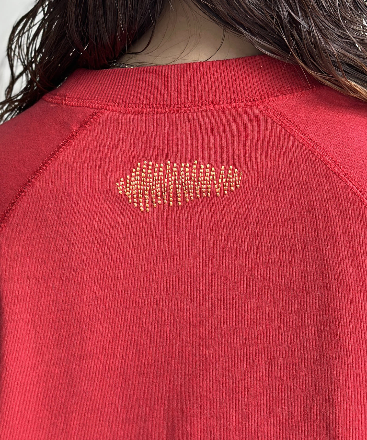 CPCM(シーピーシーエム) 落書き刺繍カレッジロゴ半袖Tシャツ