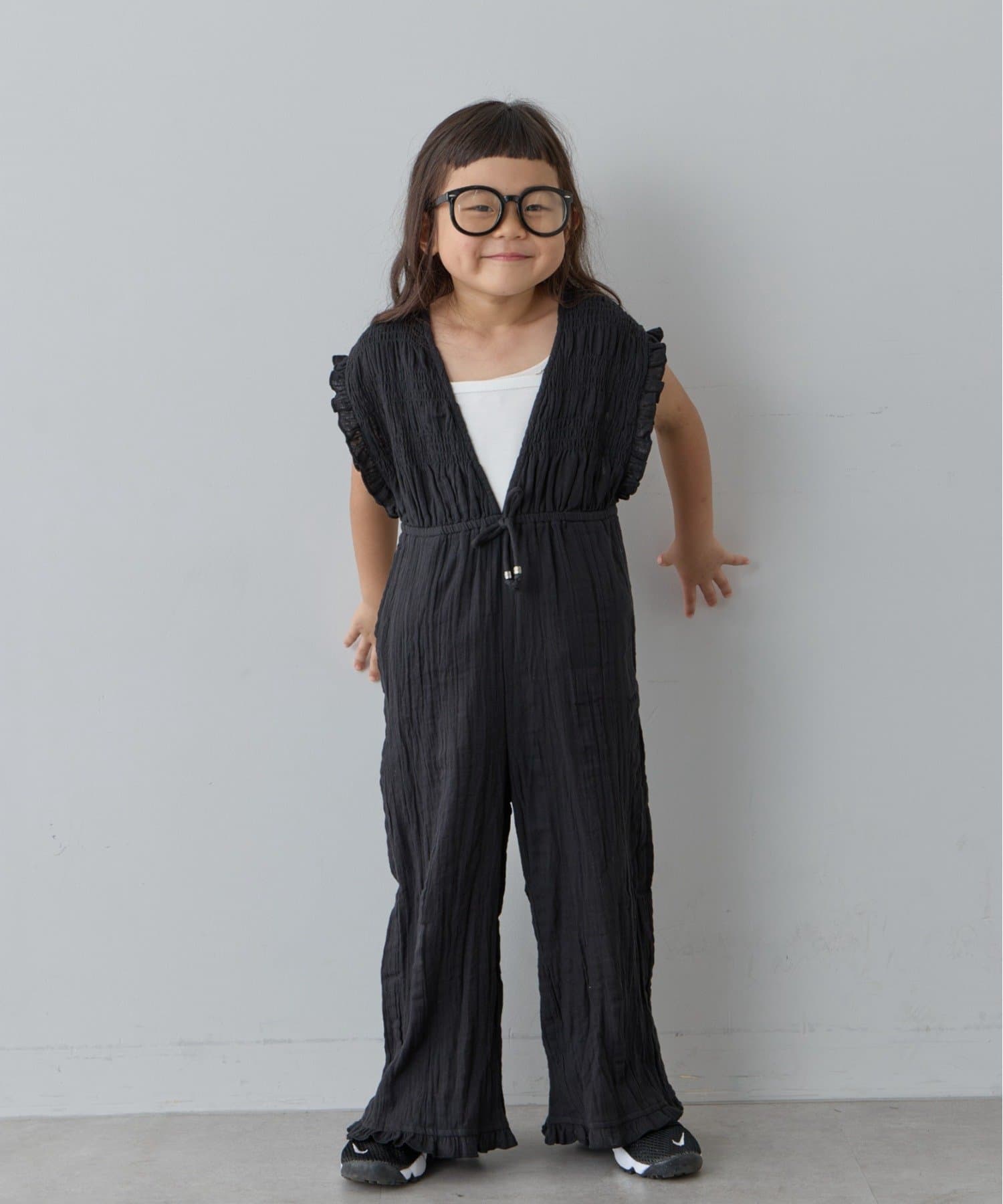 "涼しい×おしゃれ見え"が叶う1枚でかわいい♡大人っぽオールインワン■デザインさらっとしたガーゼ素材なので、汗ばむ季節も快適に過ごせる1枚。くしゅっとしたシャーリングとフリルデザイ