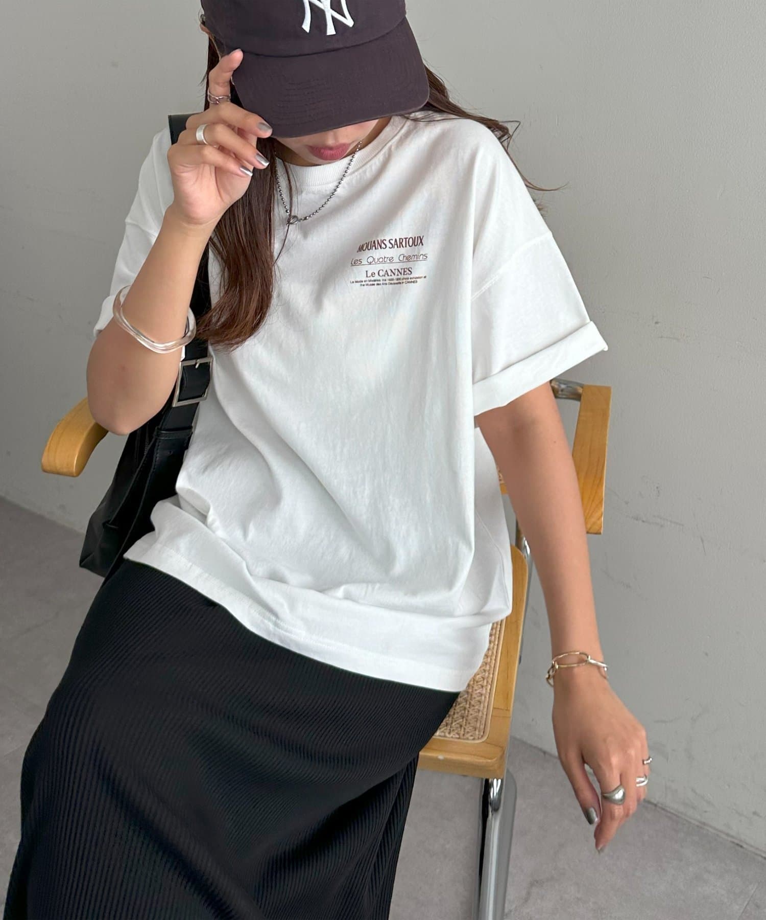ユニセックス】ミックスフォントバックグラフィックTシャツ