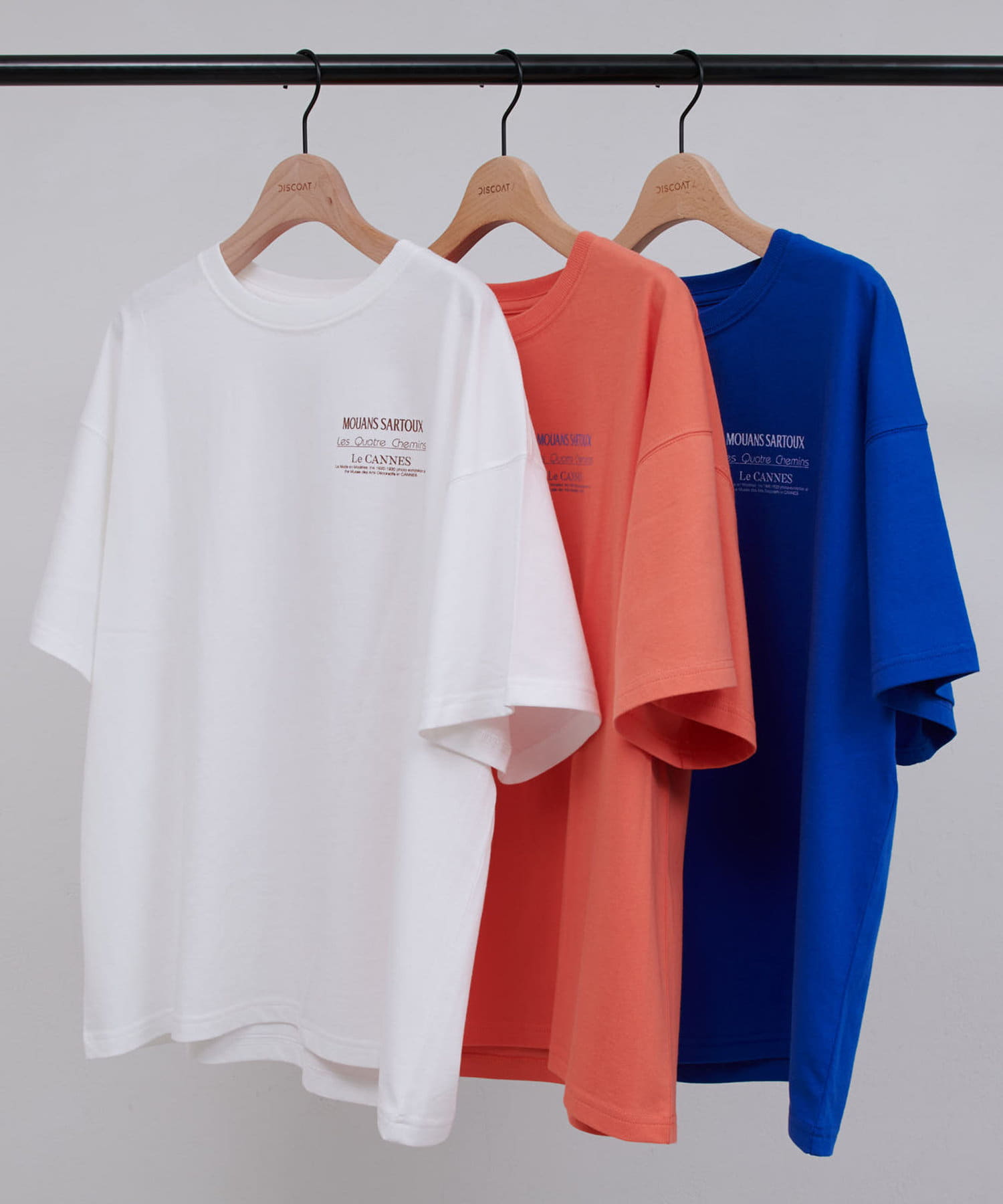 DISCOAT(ディスコート) 【ユニセックス】ミックスフォントバックグラフィックTシャツ