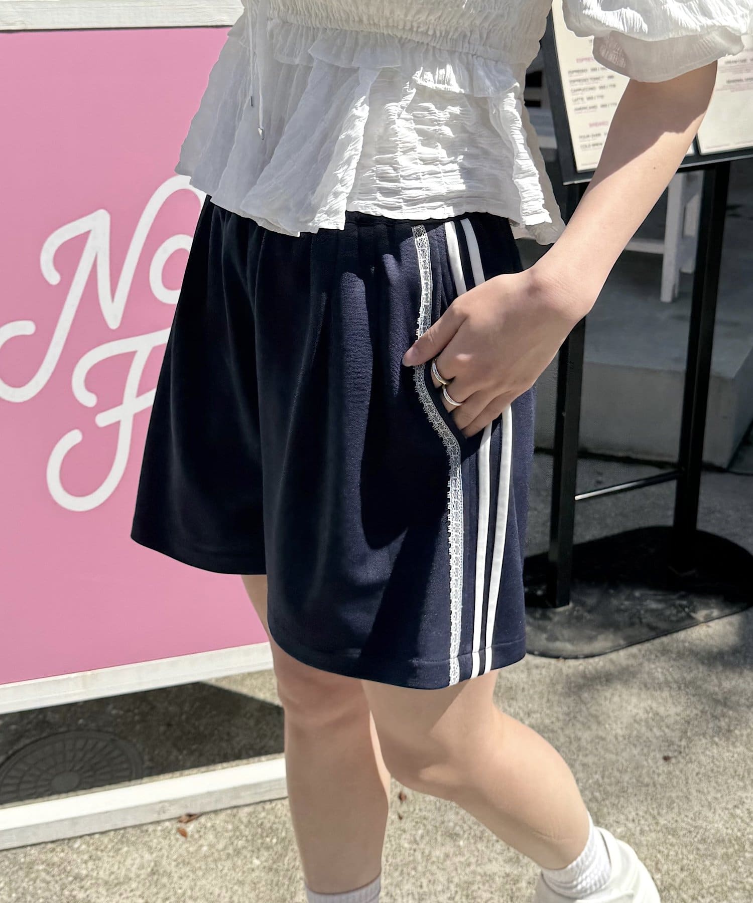 Chico】レースサイドラインショートパンツ | OUTLET