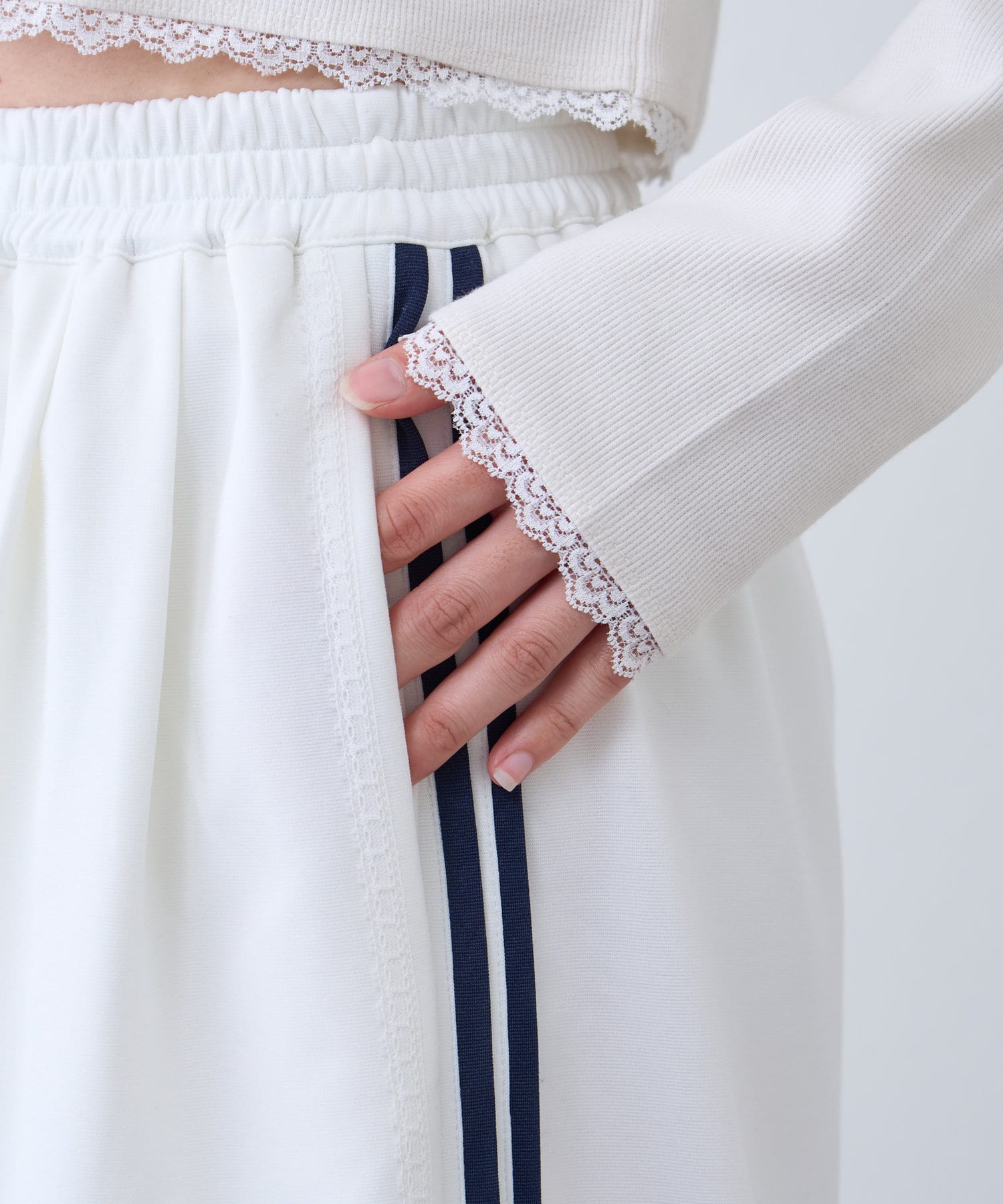 OUTLET(アウトレット) 【Chico】レースサイドラインショートパンツ