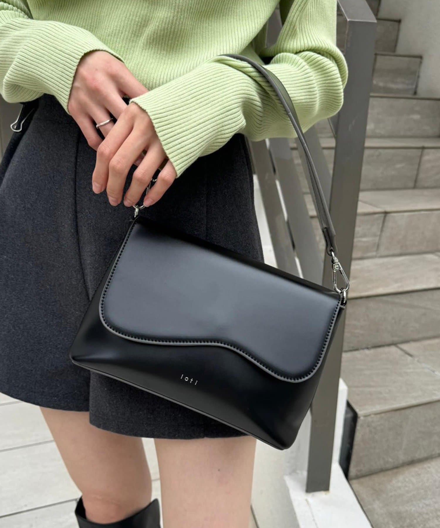 mline(エムライン) loti ビーンズフラップショルダーバッグ