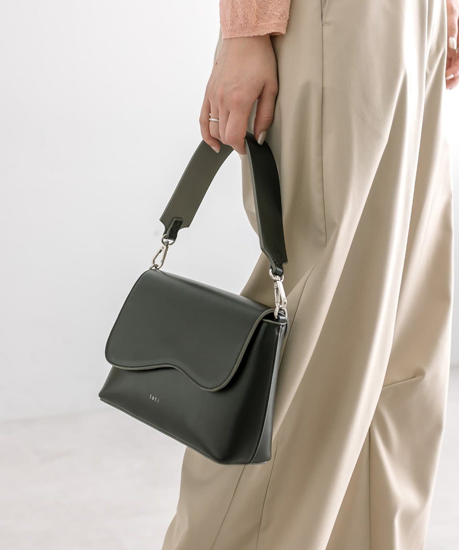 loti loti ビーンズフラップショルダー loti（ロティ）の「loti ビーンズフラップショルダー