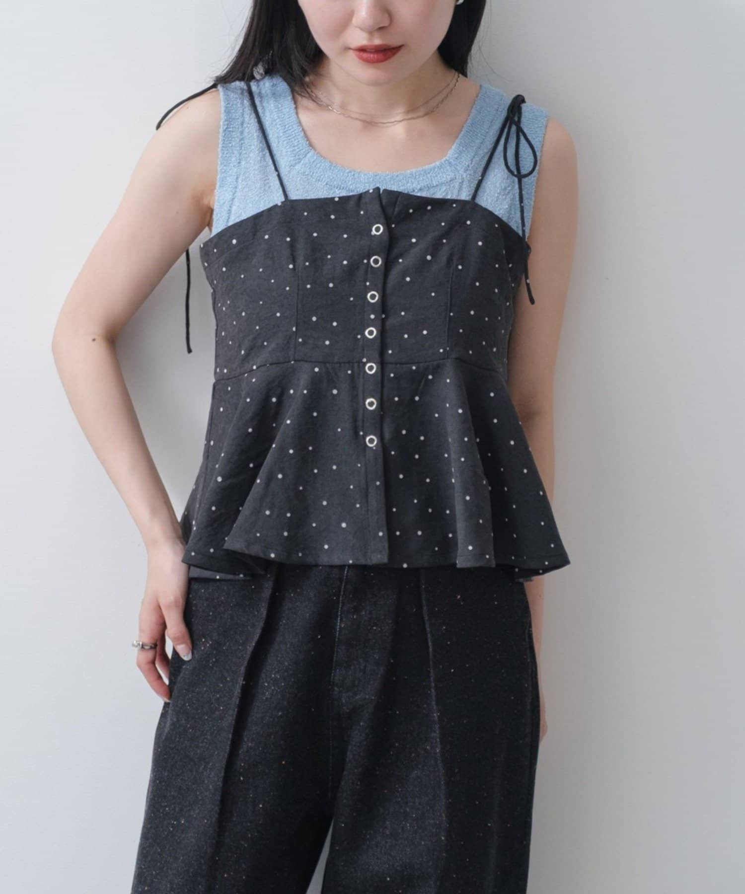 いつものTシャツに重ねるだけでトレンド見えのペプラムデザインブラック・ブルー→ドットベージュ→チェック■デザイントレンドシルエットのペプラムデザイン。どのカラーもキャッチーな柄で、いつものTシャツに重