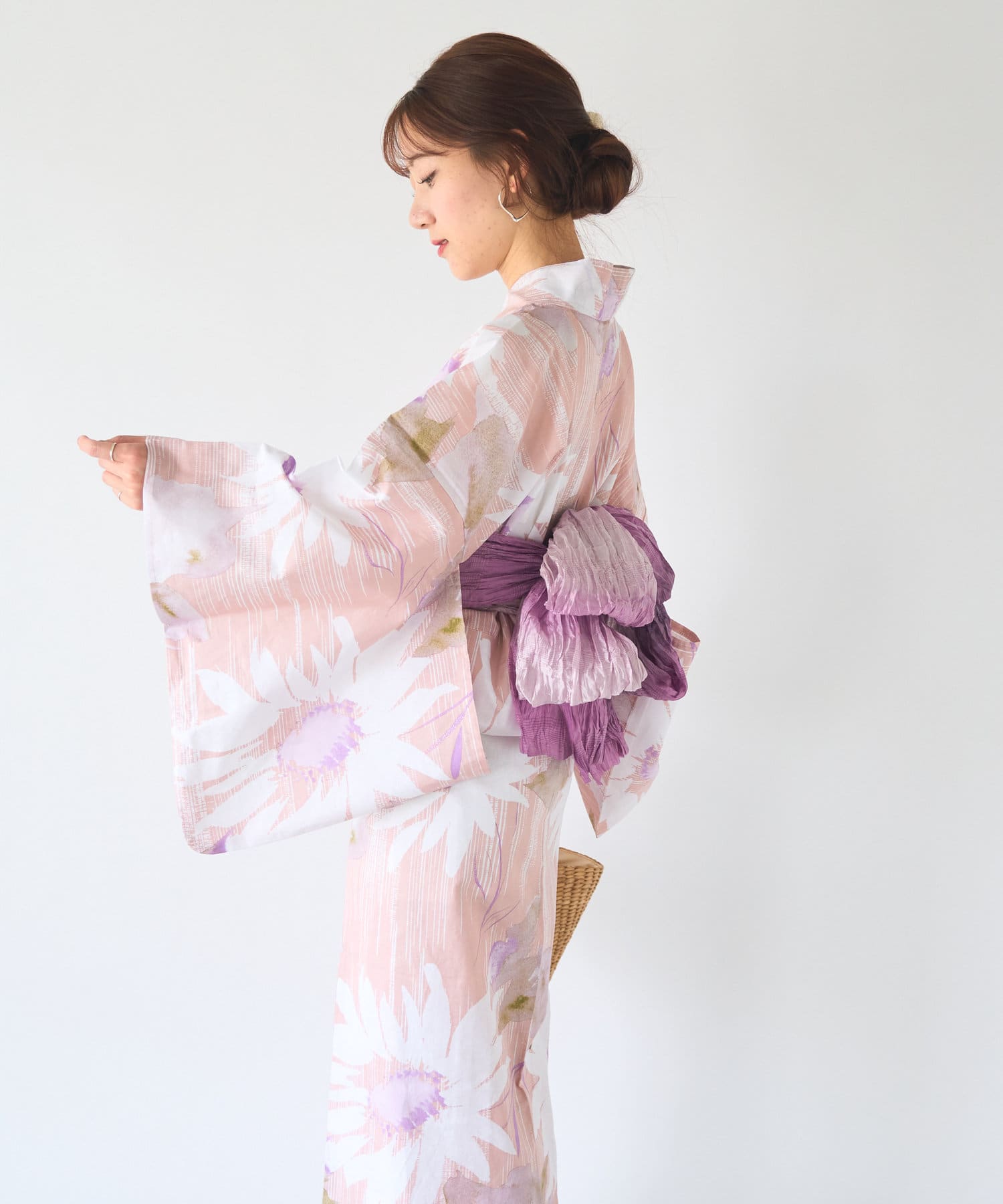 La boutique BonBon(ラブティックボンボン) 【mikiセレクト】桃色ひまわり咲きちらし/浴衣と帯2点セット