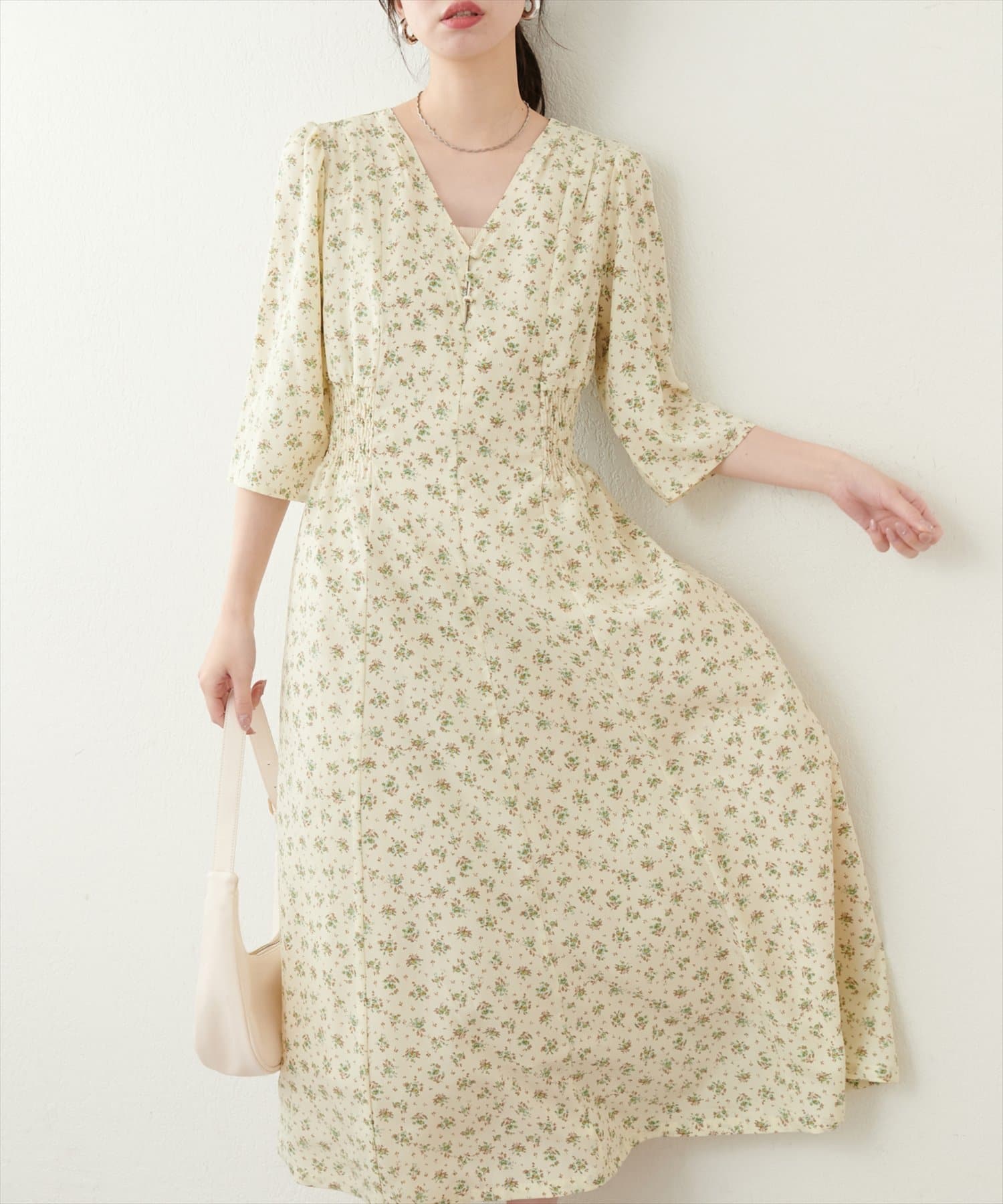 【2025SS natural couture】大人レディムード漂う美シルエットが魅力◎WEB限定サイズ：Lサイズ■Designやや高めのウエストラインから緩やかに流れる美シルエットラインが魅力のワン
