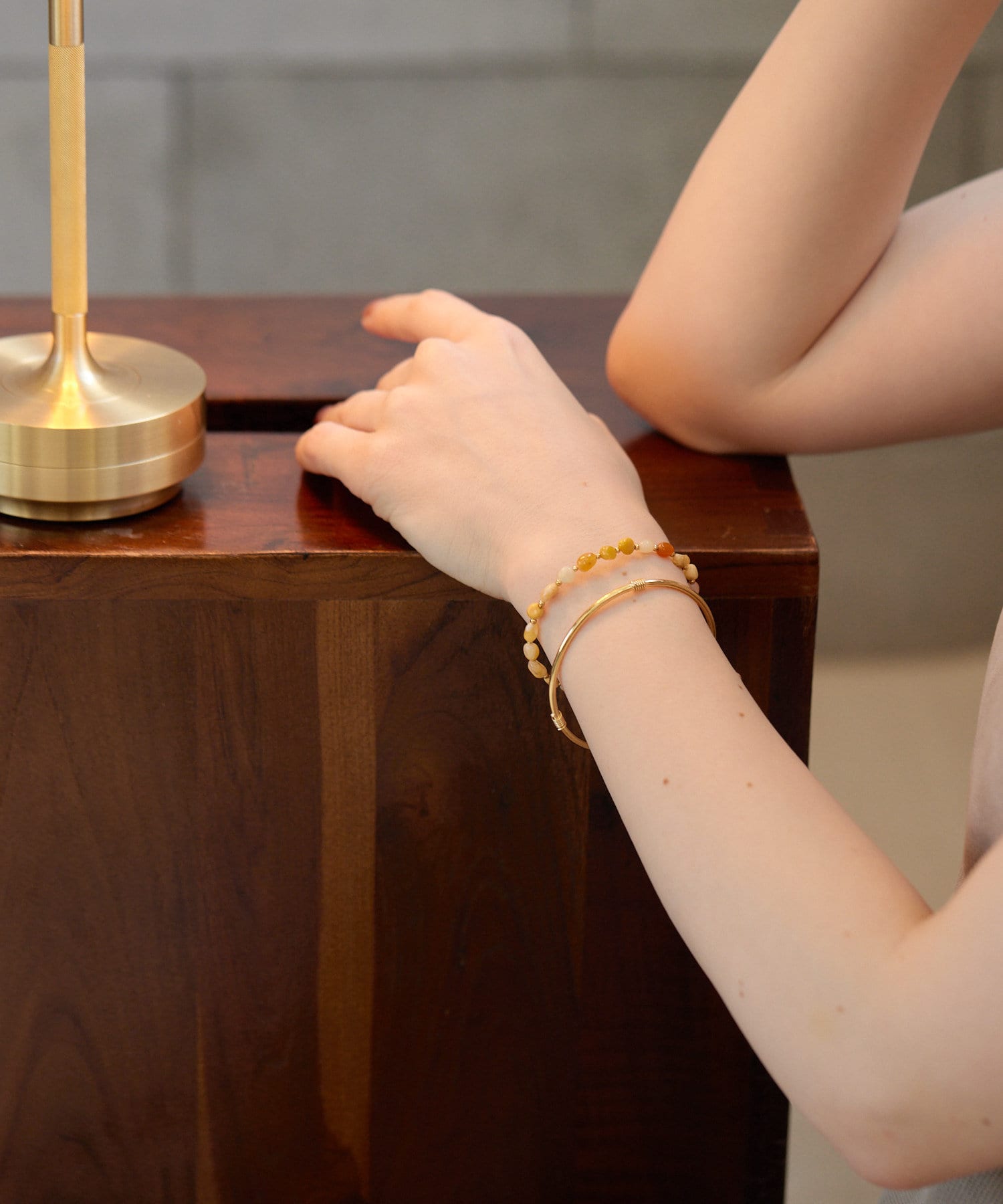 ear PAPILLONNER(イア パピヨネ) ナチュラルカラーストーンセットバングル