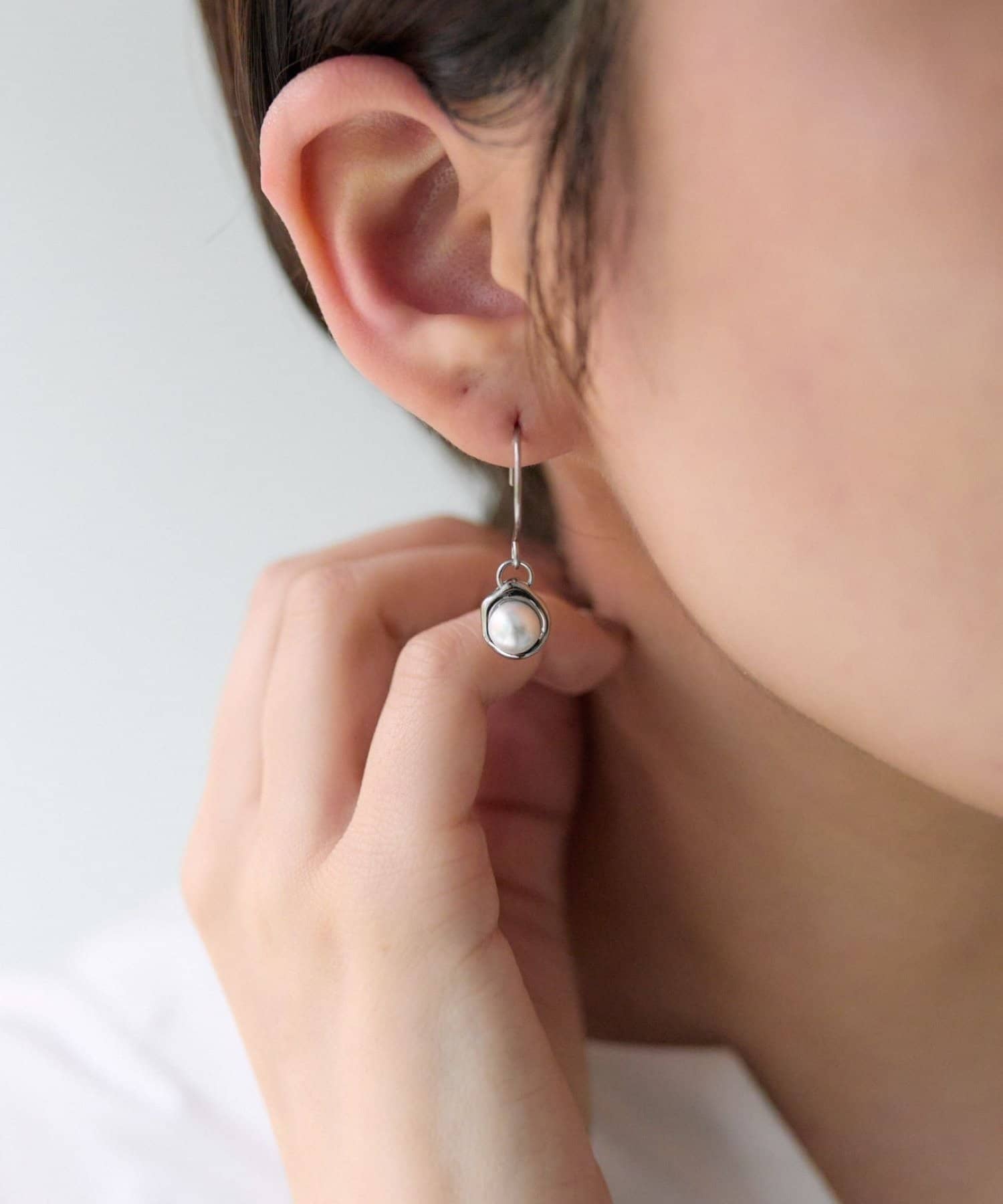 ear PAPILLONNER(イア パピヨネ) 《金属アレルギー対応/ステンレス》枠付きパールピアス
