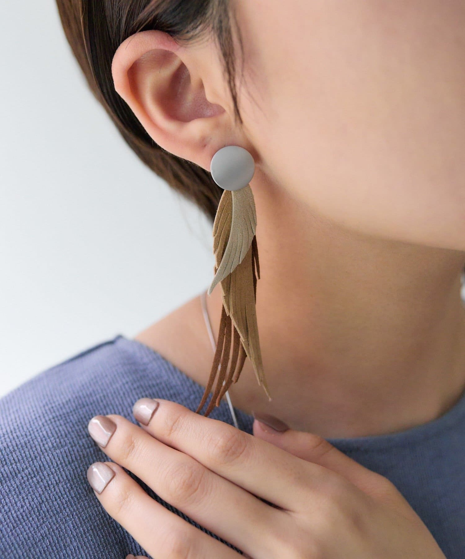 ear PAPILLONNER(イア パピヨネ) グラデフェザー風ピアス