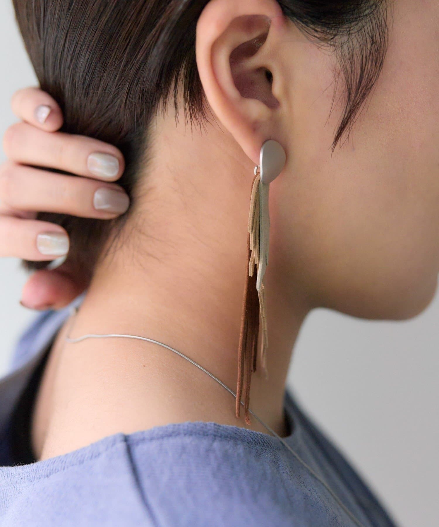 ear PAPILLONNER(イア パピヨネ) グラデフェザー風ピアス