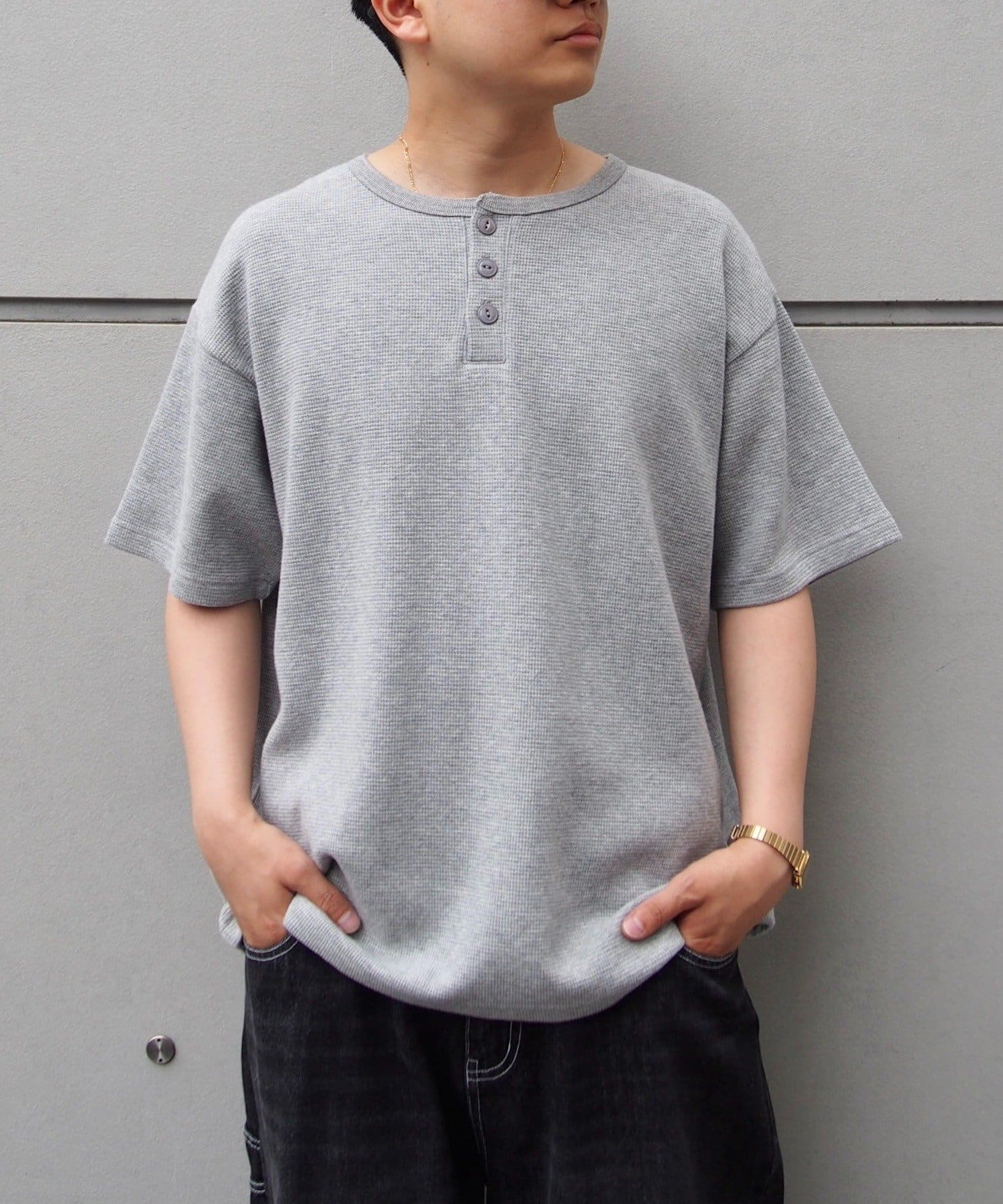 WHO’S WHO gallery(フーズフーギャラリー) 【Sourcream/サワークリーム】ワッフルヘンリーネックTEE / 2サイズ