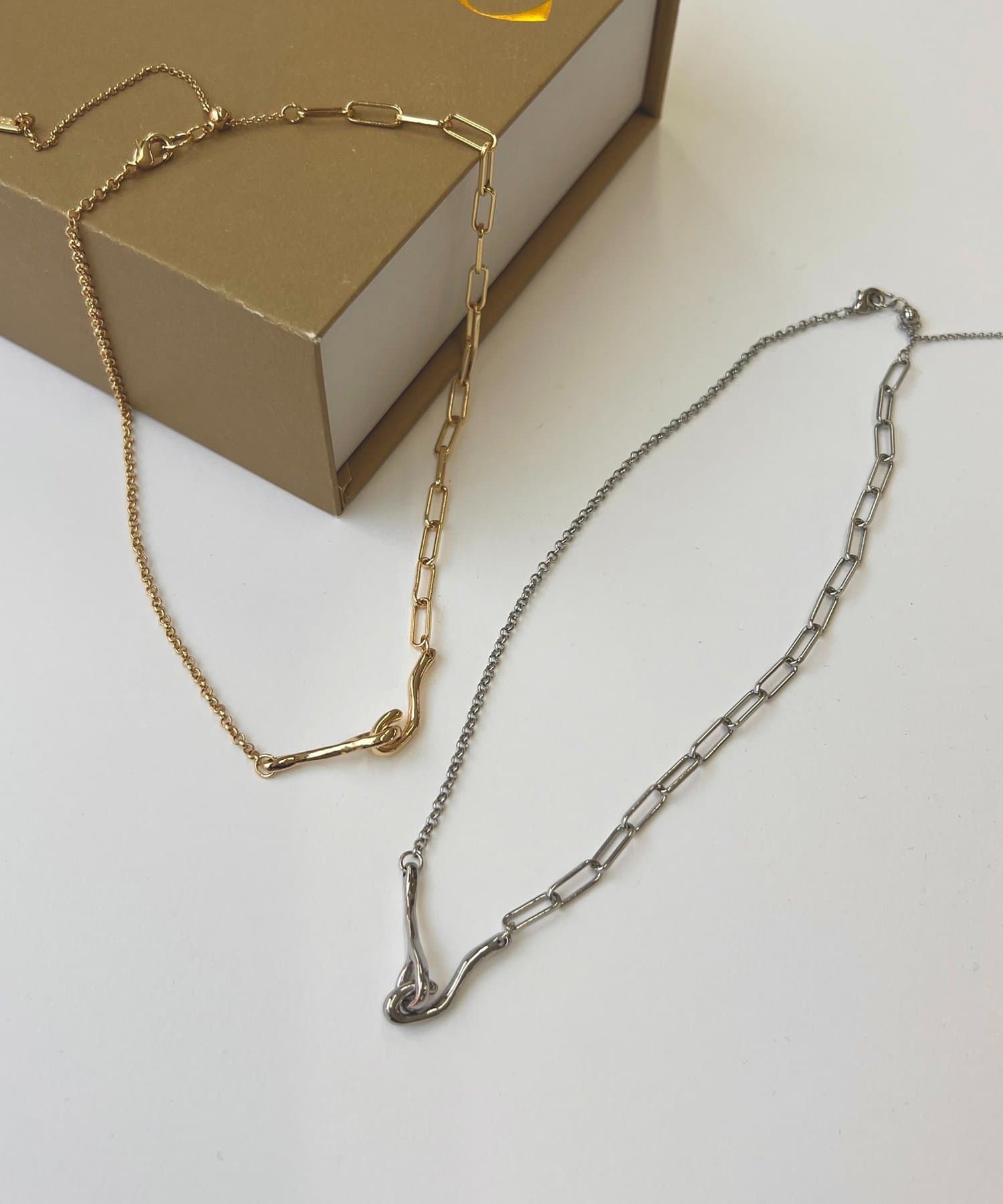 CAPRICIEUX LE'MAGE(カプリシュレマージュ) 〈GOLDY/ゴールディ〉フックアシメチェーンネックレス