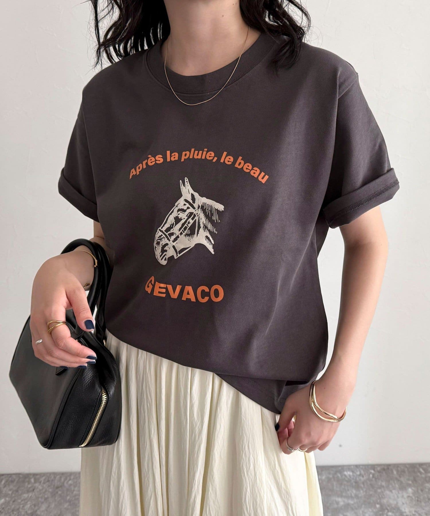 ◇GEVACO◇【2025 SS】フロントロゴがアクセントになったGEVACOの半袖T●point・GEVACOのアイコンである馬とロゴがプリントされた半袖Tシャツです・コーデのアクセントになる配色が