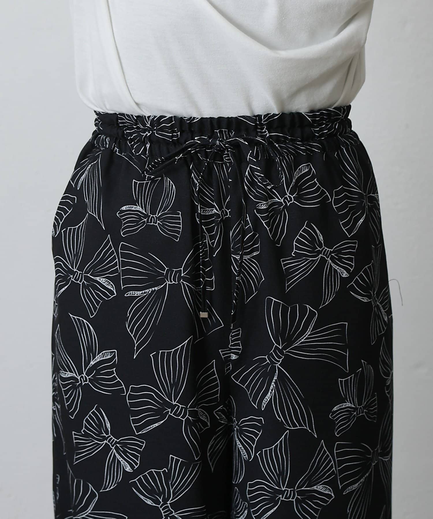 COLONY 2139(コロニー トゥーワンスリーナイン) リボン柄イージーパンツ