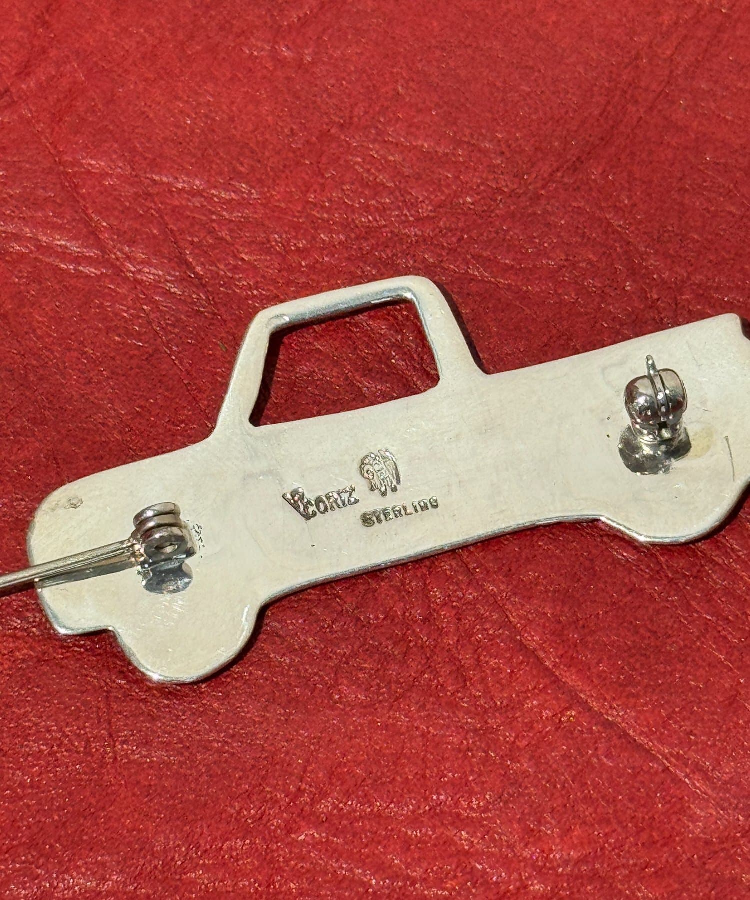 BEARDSLEY(ビアズリー) 《HARPO》ブローチ（車）
