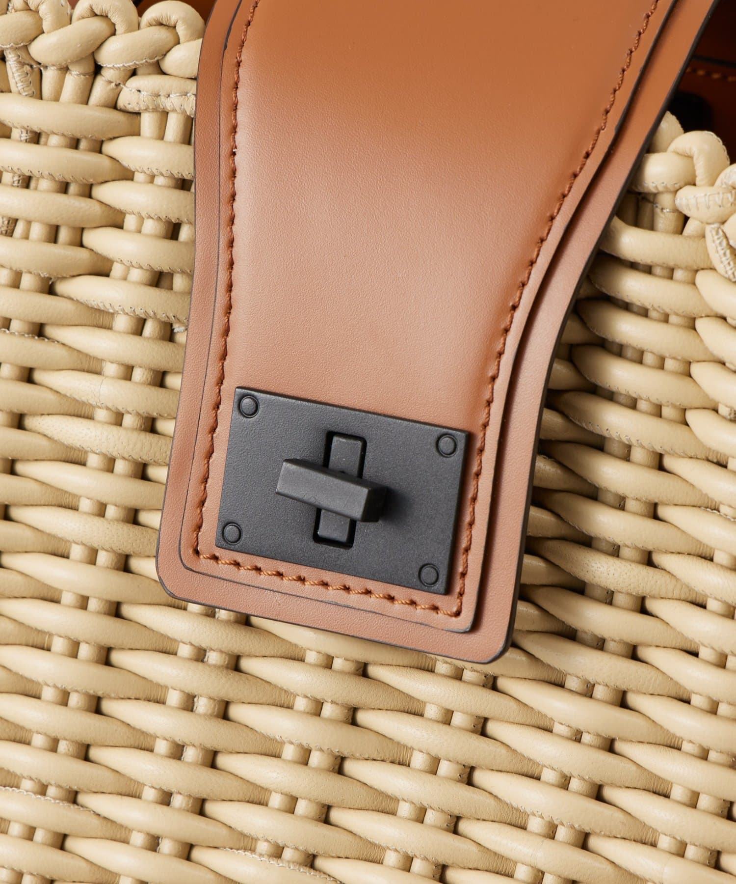 BEARDSLEY(ビアズリー) 《FALORNI》イントレチャートレザーバッグ