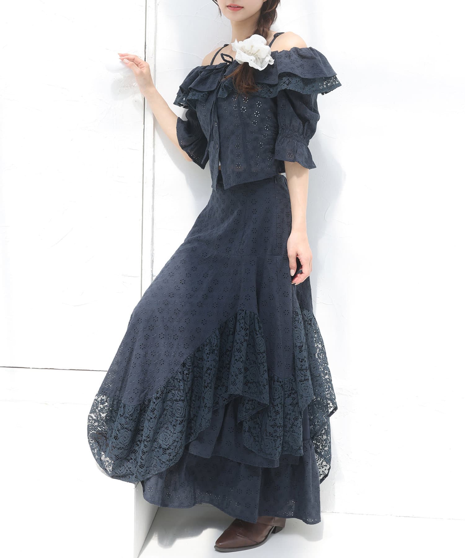 【スカート】ウエスト：60～96丈：92~NICECLAUP 2025 Spring Collection~女性らしさを引き立てるショート丈のフリルオフショルブラウスと、美しいシルエットが魅力のハイウ
