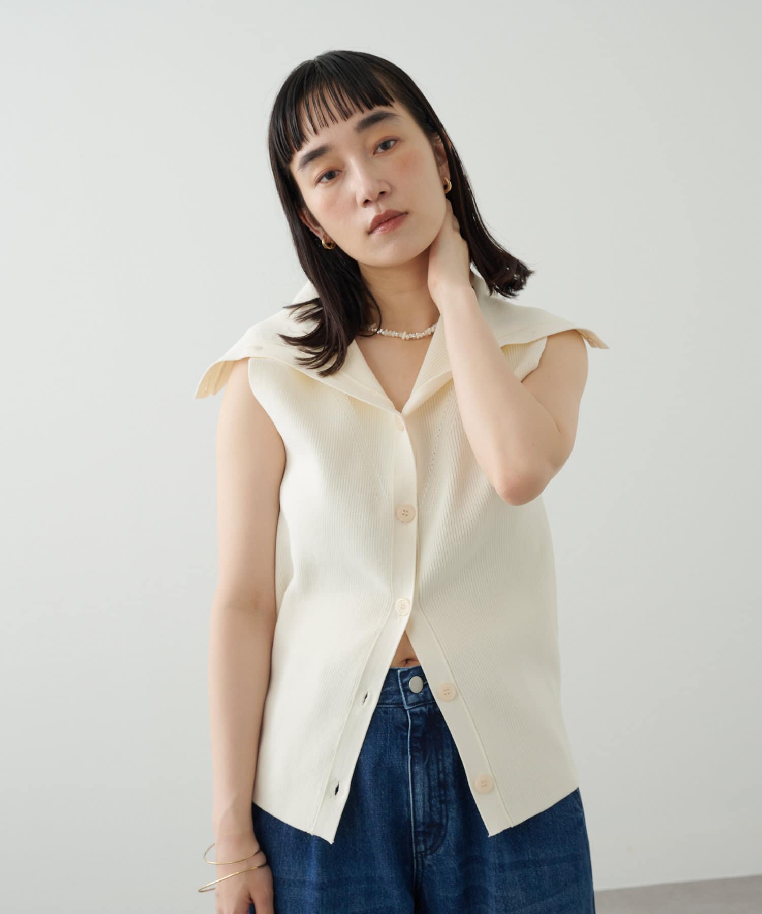 ベージュ オフショルダー ニットベスト オフショルカラーニットベスト | Omekashi(オメカシ)レディース