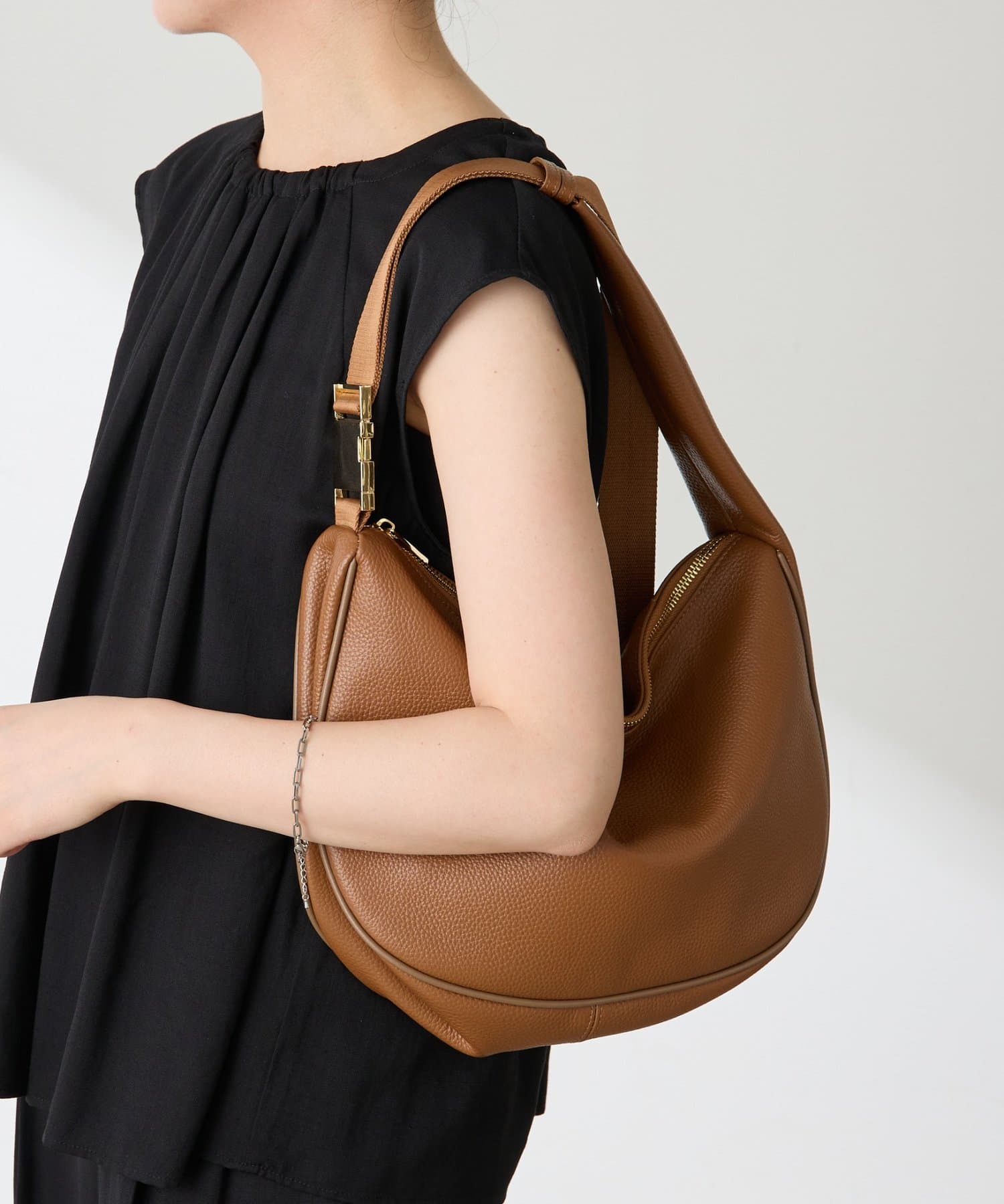 【NEW限定品】 PAPILLONNER/パピヨネ】レザーテープショルダーバッグ | COLLAGE バッグ