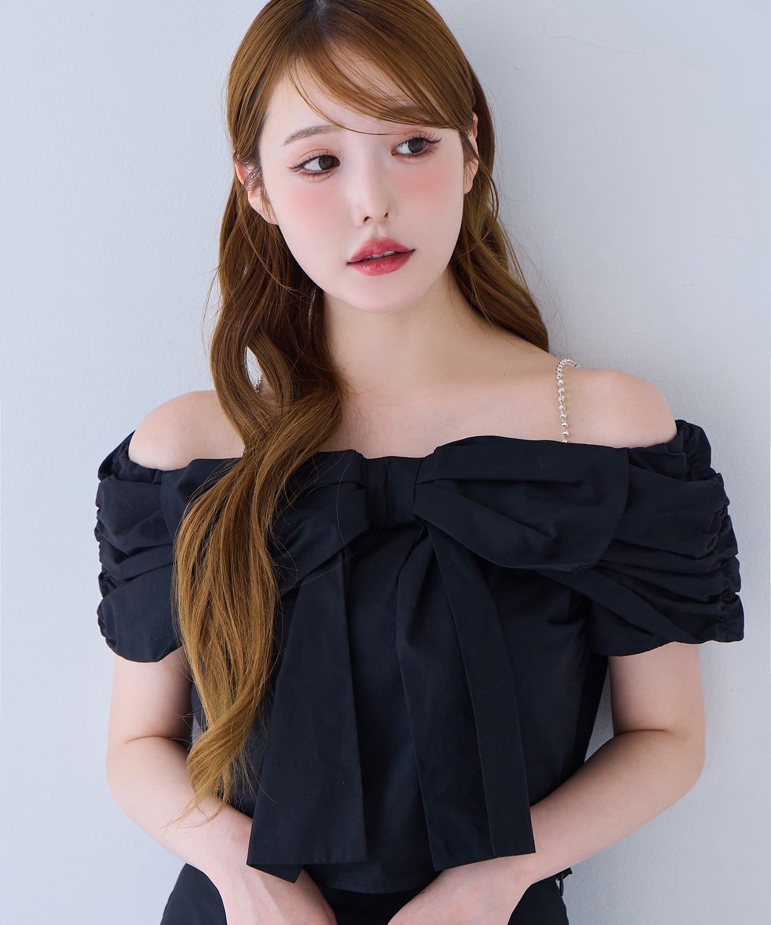 one after another NICE CLAUP(ワンアフターアナザー ナイスクラップ) 肩ビジューリボンオフショルブラウス