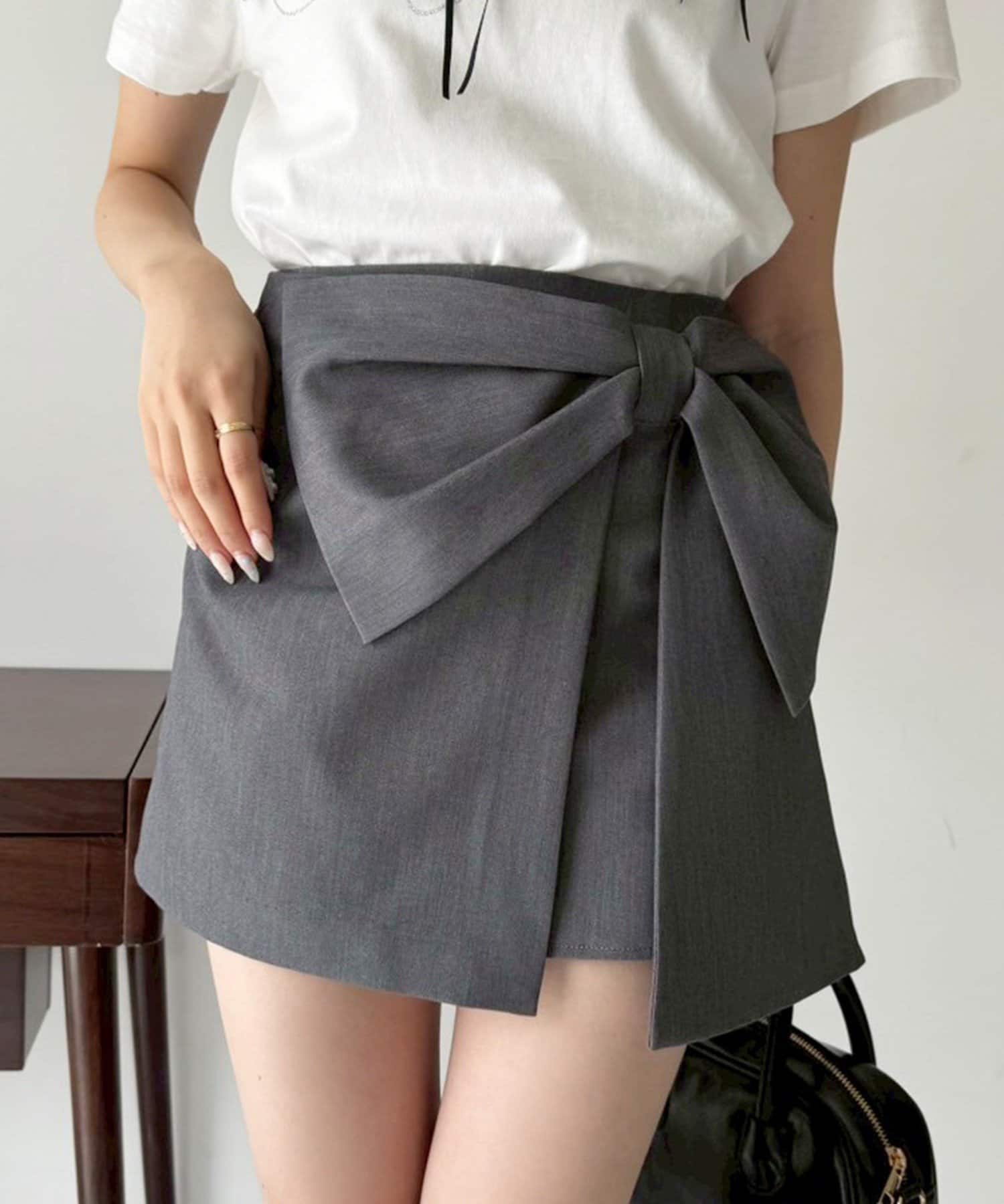 丈：33-34.5cmインナーがスカパンになったデザインです。~NICECLAUP 2025 Summer Collection~フロントに施した大きめリボンが目を惹く、フェミニンムードたっぷりのミニ